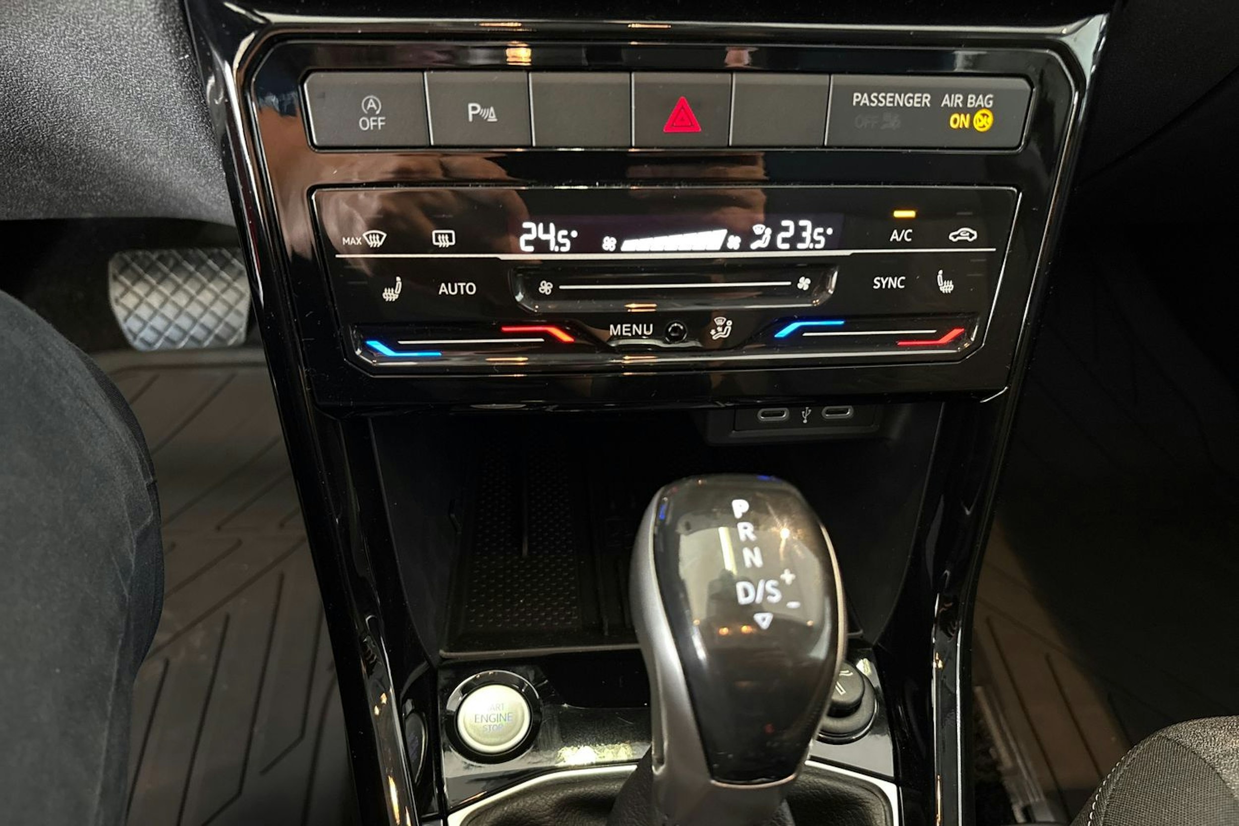 punainen Volkswagen T-Cross 2025 kuva 15.