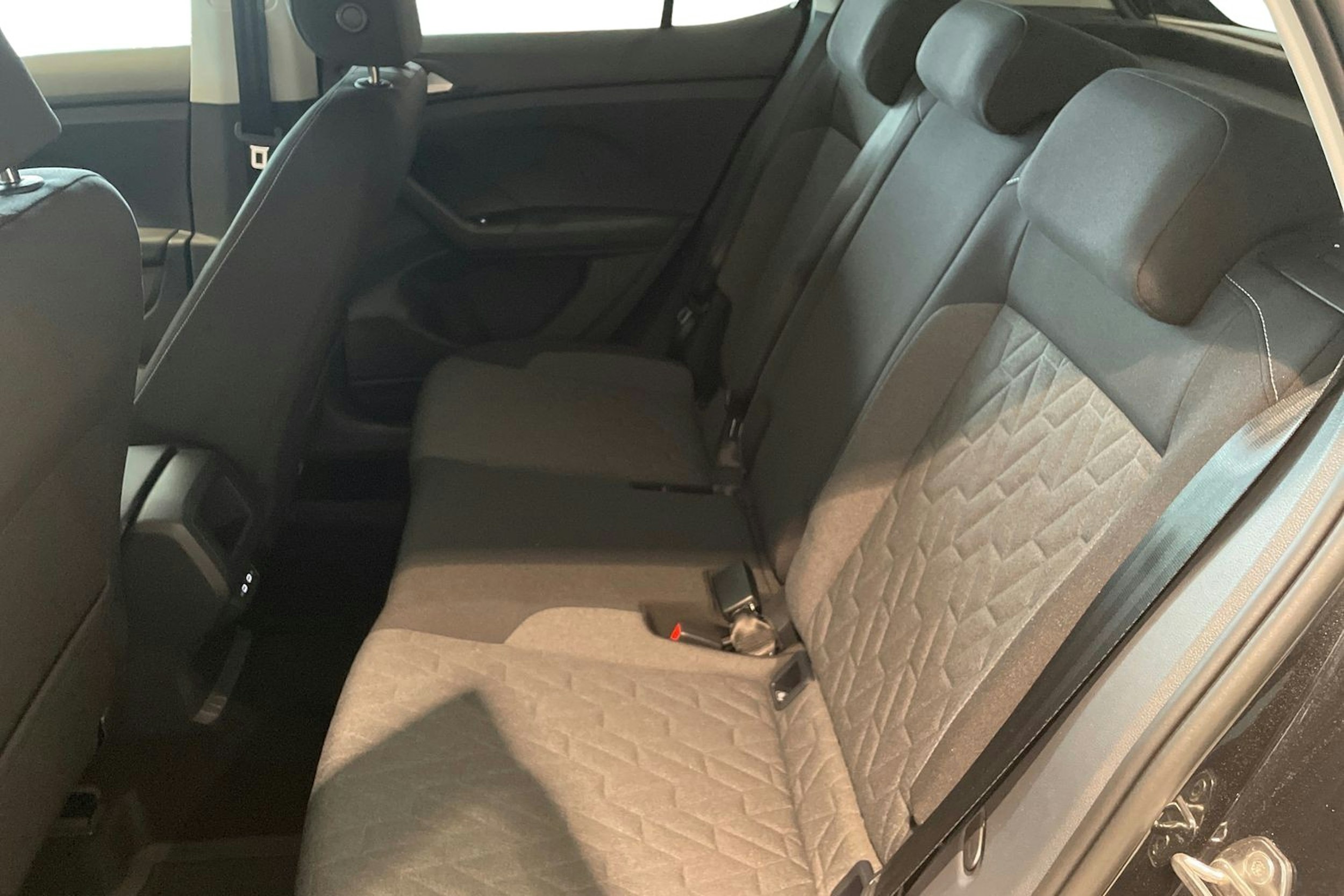 musta Volkswagen T-Cross 2025 kuva 8.