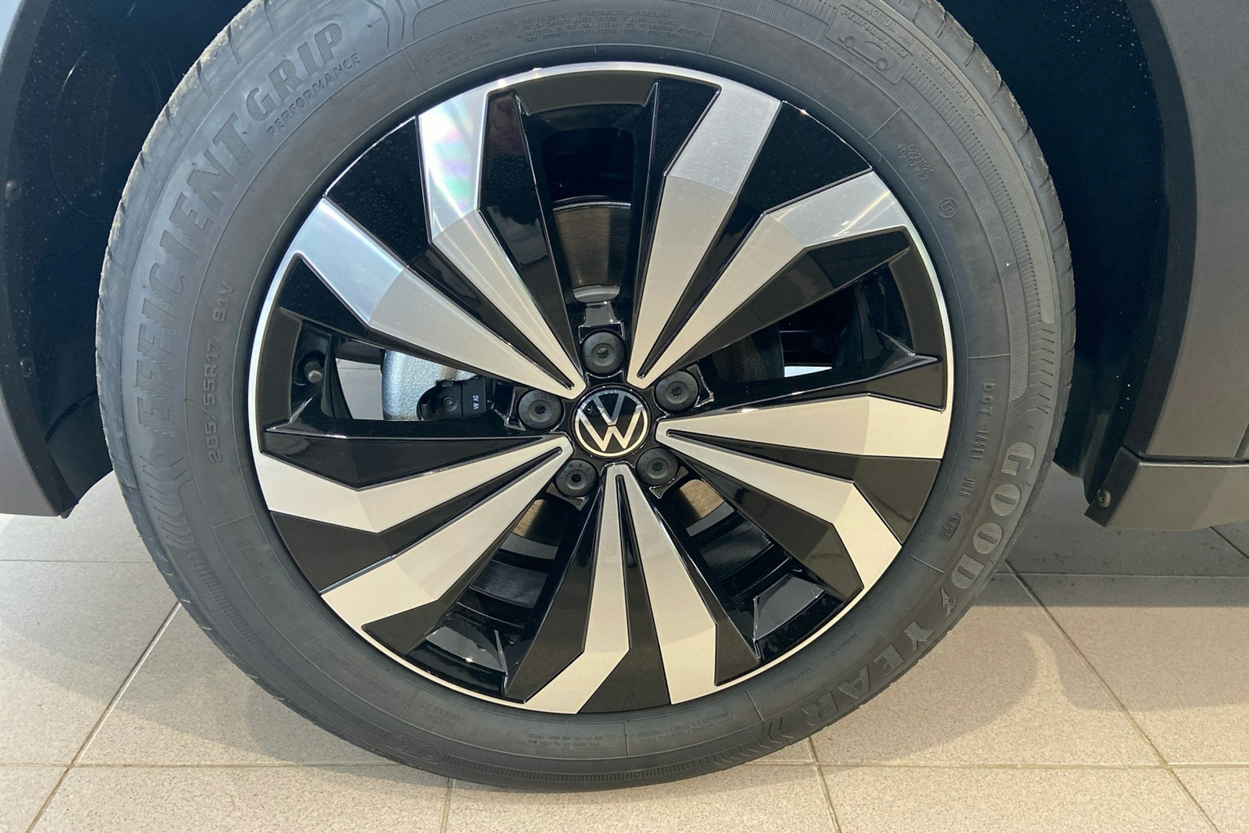 sininen Volkswagen T-Cross 2025 kuva 9.
