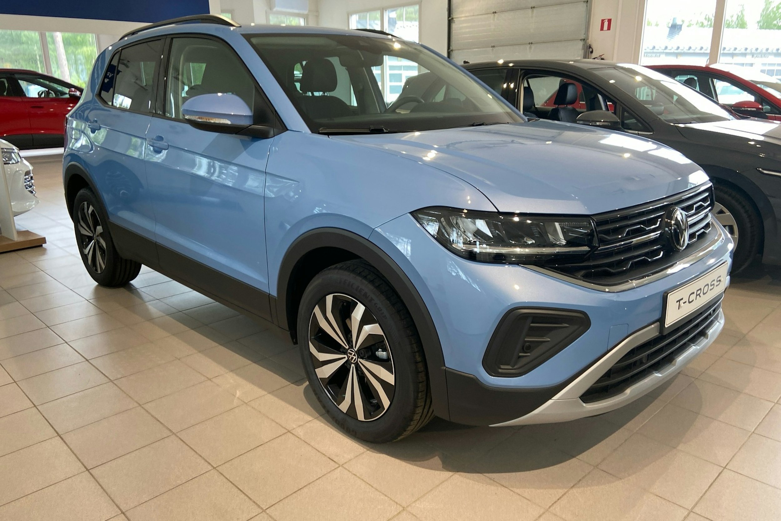 sininen Volkswagen T-Cross 2025 kuva 12.