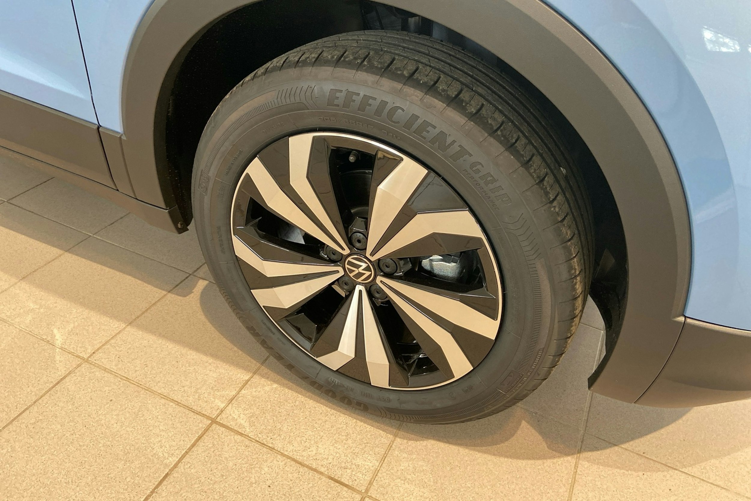 sininen Volkswagen T-Cross 2025 kuva 13.