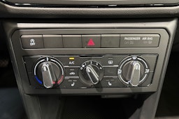 harmaa Volkswagen T-Cross 2026 kuva 18.