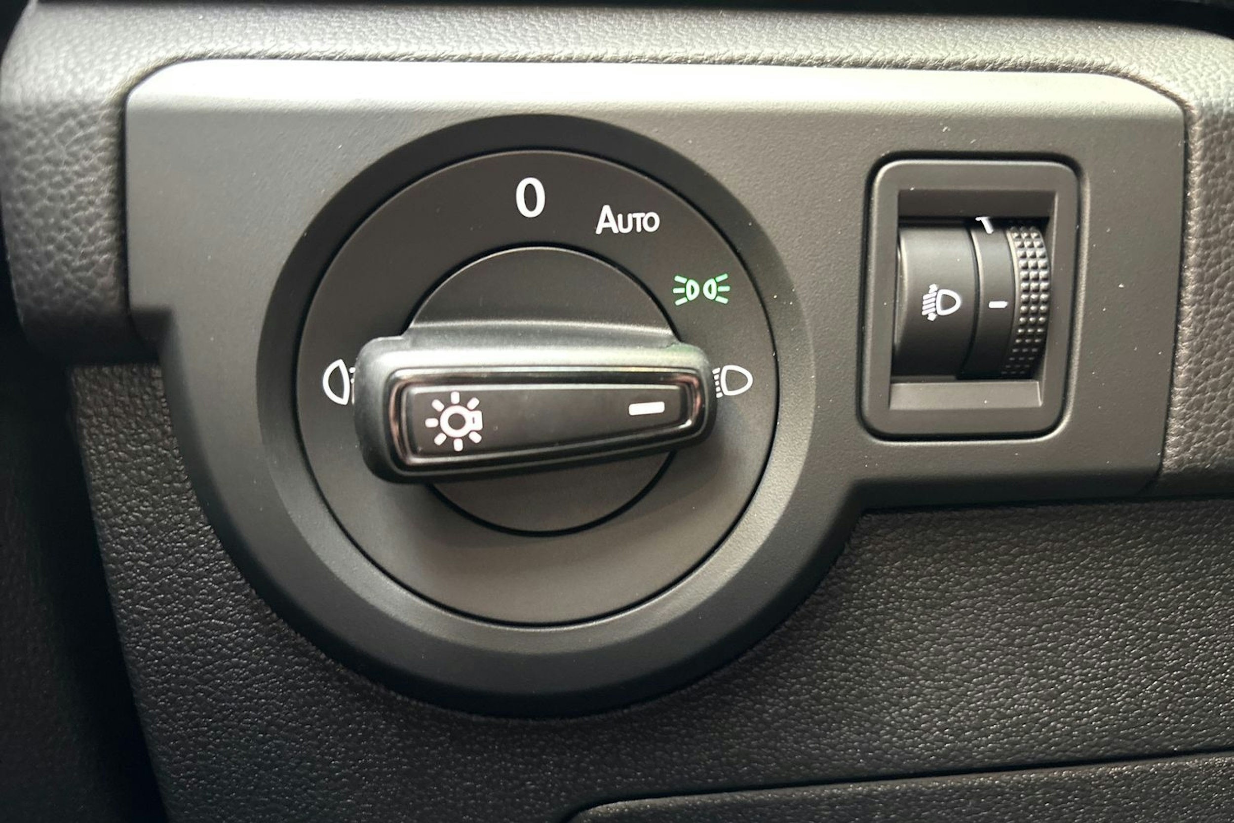 harmaa Volkswagen T-Cross 2025 kuva 13.