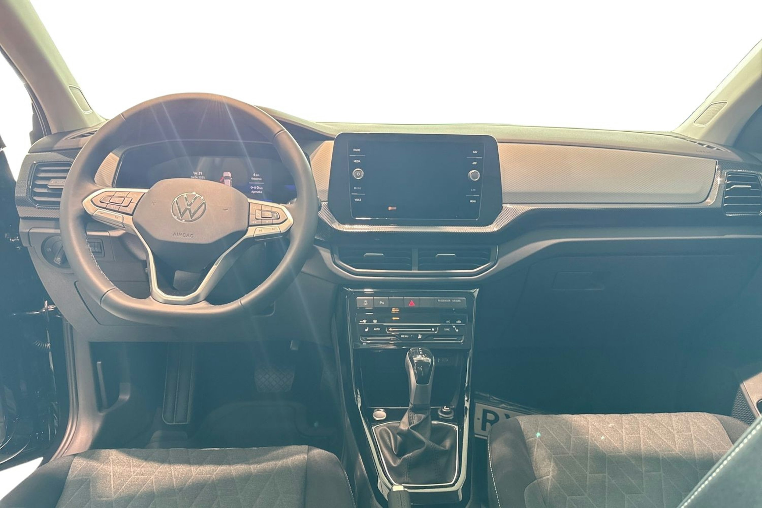 musta Volkswagen T-Cross 2025 kuva 7.