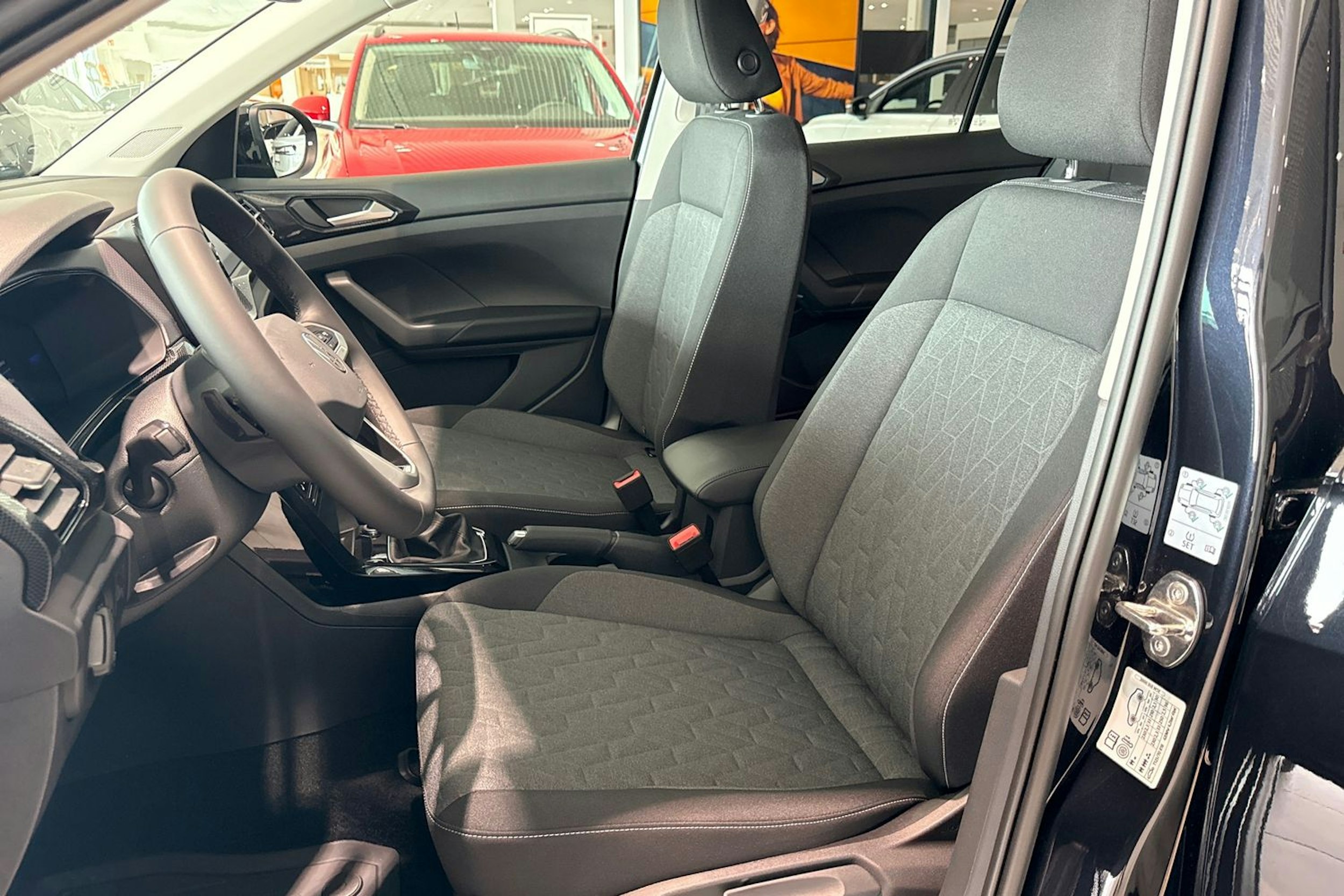 musta Volkswagen T-Cross 2025 kuva 11.