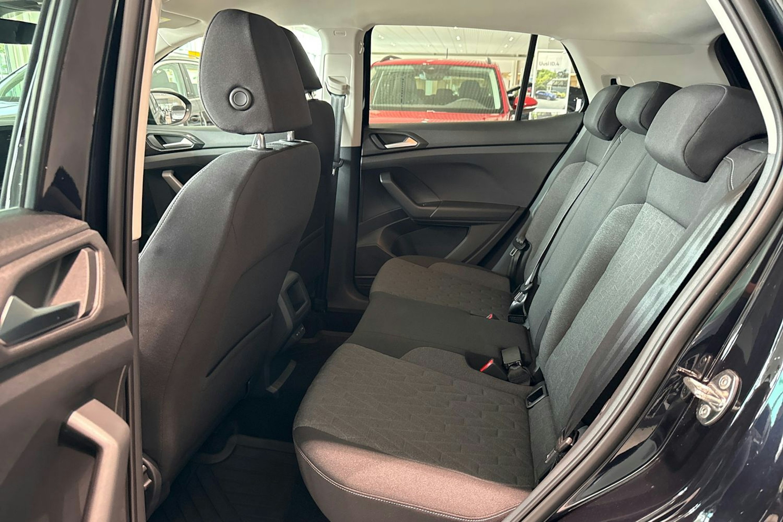 musta Volkswagen T-Cross 2025 kuva 12.