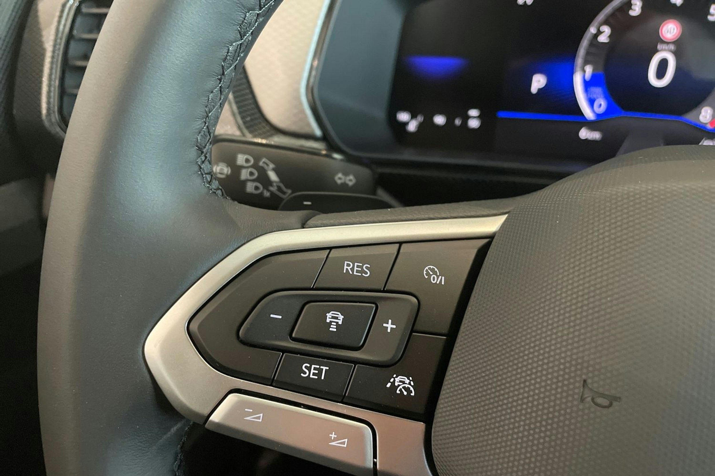 harmaa Volkswagen T-Cross 2025 kuva 18.