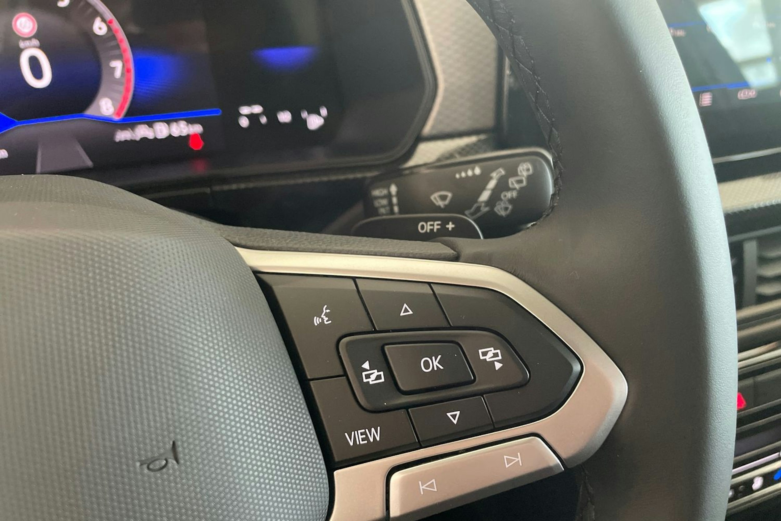harmaa Volkswagen T-Cross 2025 kuva 19.