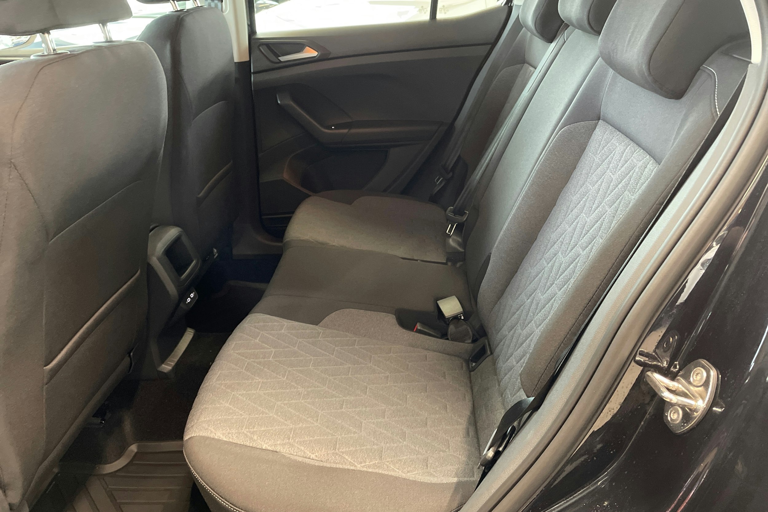 musta Volkswagen T-Cross 2025 kuva 8.