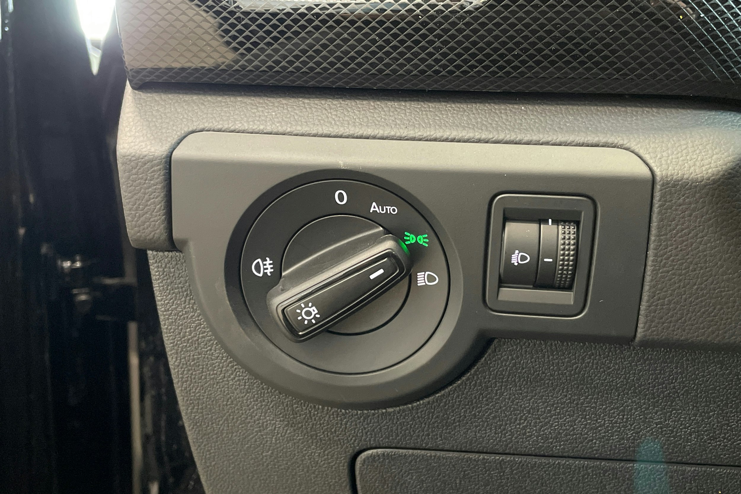 musta Volkswagen T-Cross 2025 kuva 16.