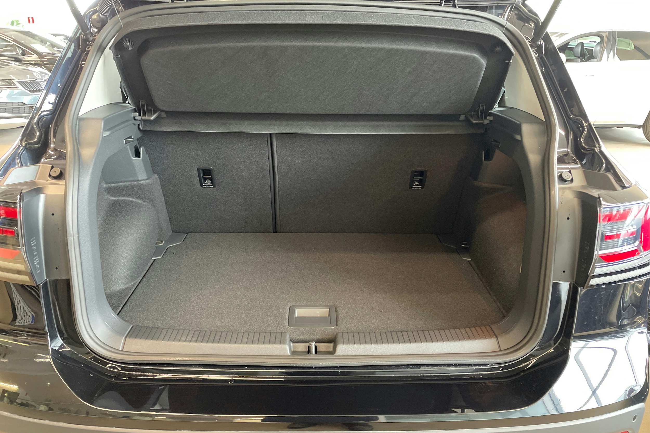 musta Volkswagen T-Cross 2025 kuva 17.