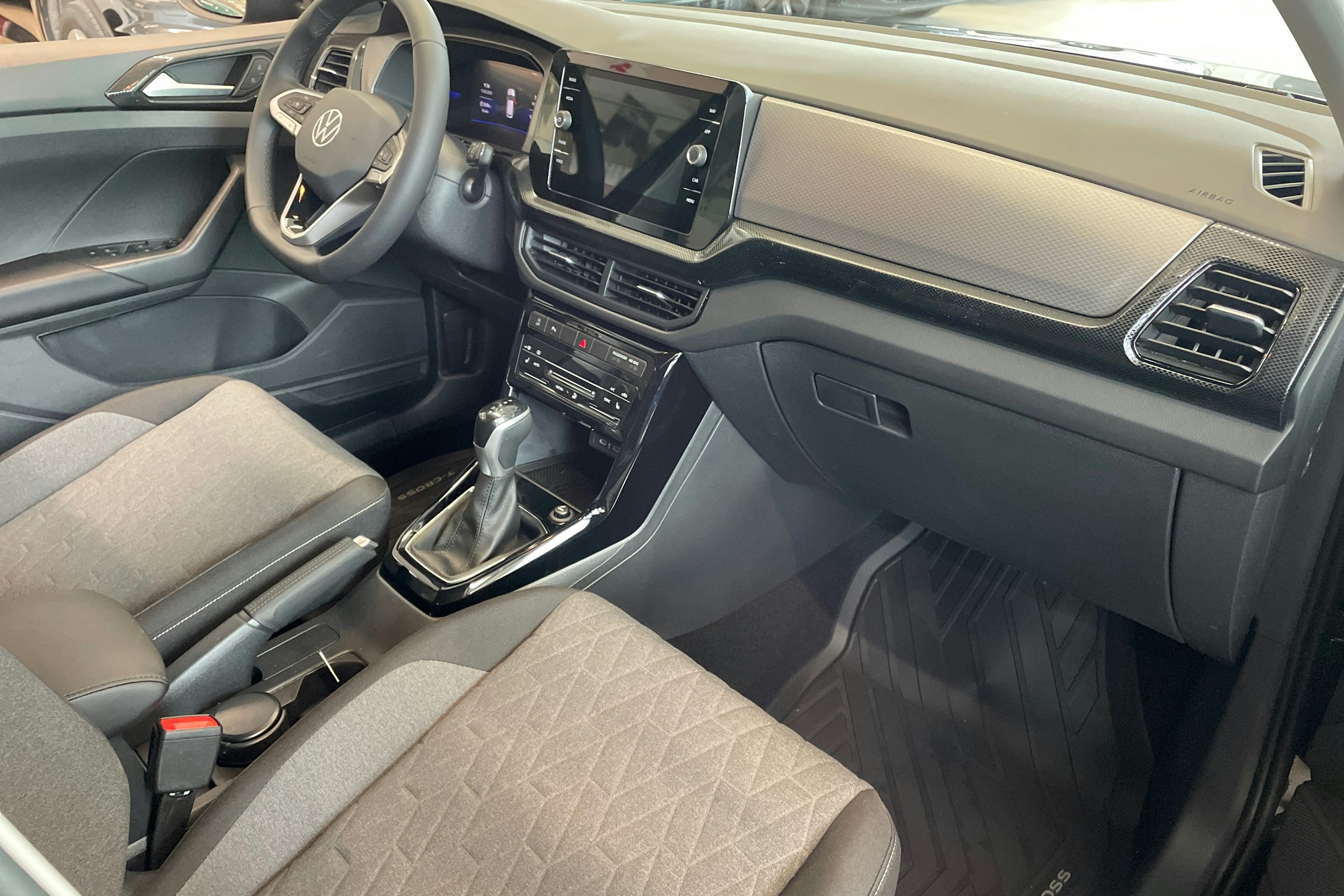 musta Volkswagen T-Cross 2025 kuva 18.