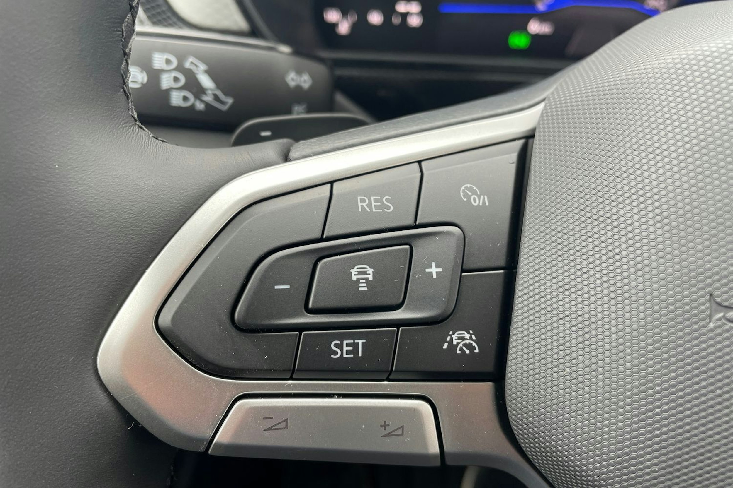 musta Volkswagen T-Cross 2025 kuva 12.