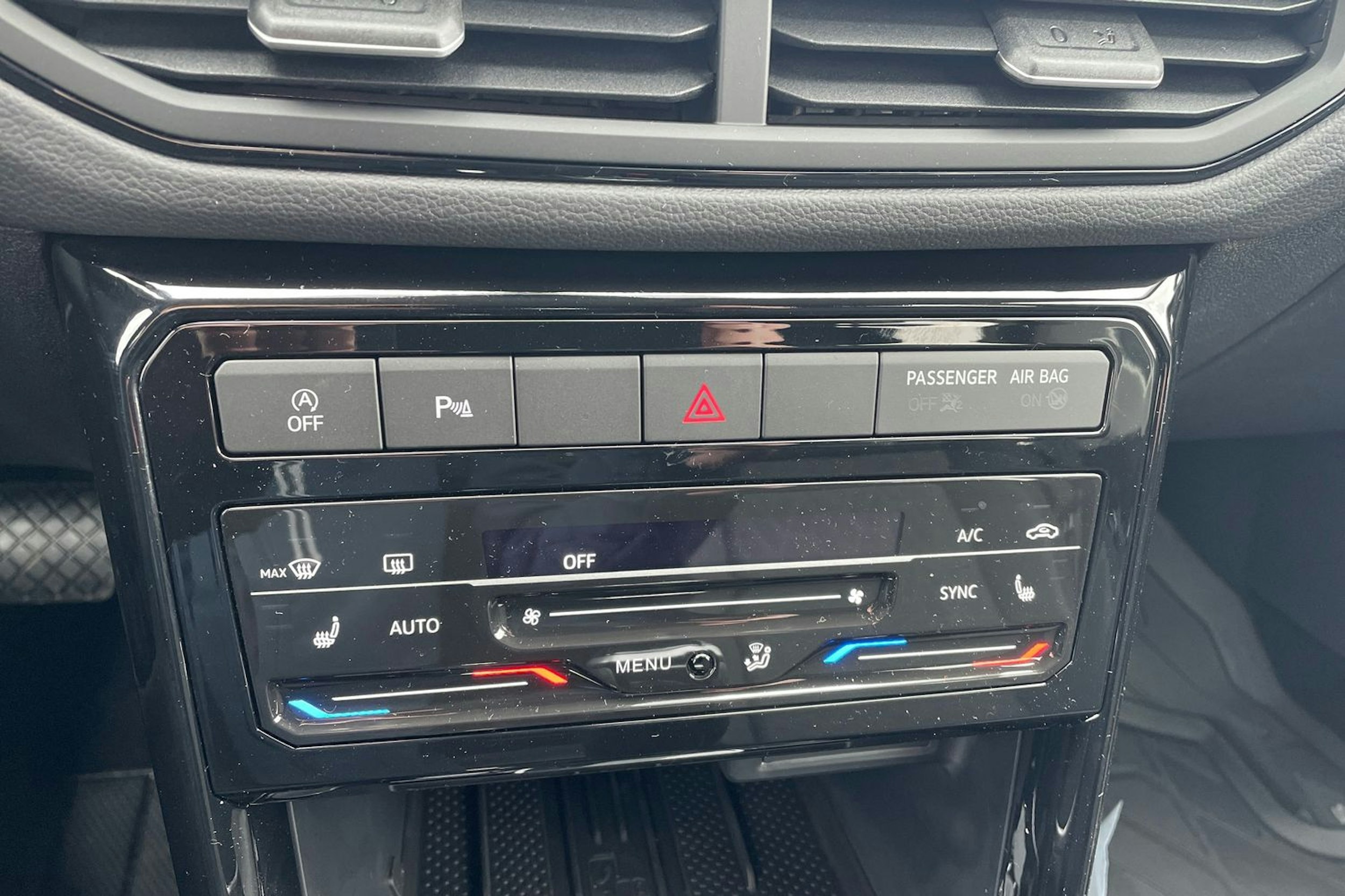 musta Volkswagen T-Cross 2025 kuva 16.