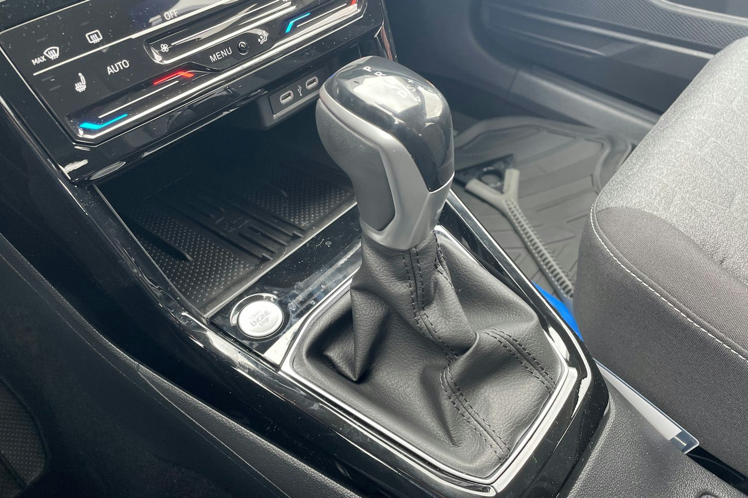 musta Volkswagen T-Cross 2025 kuva 17.