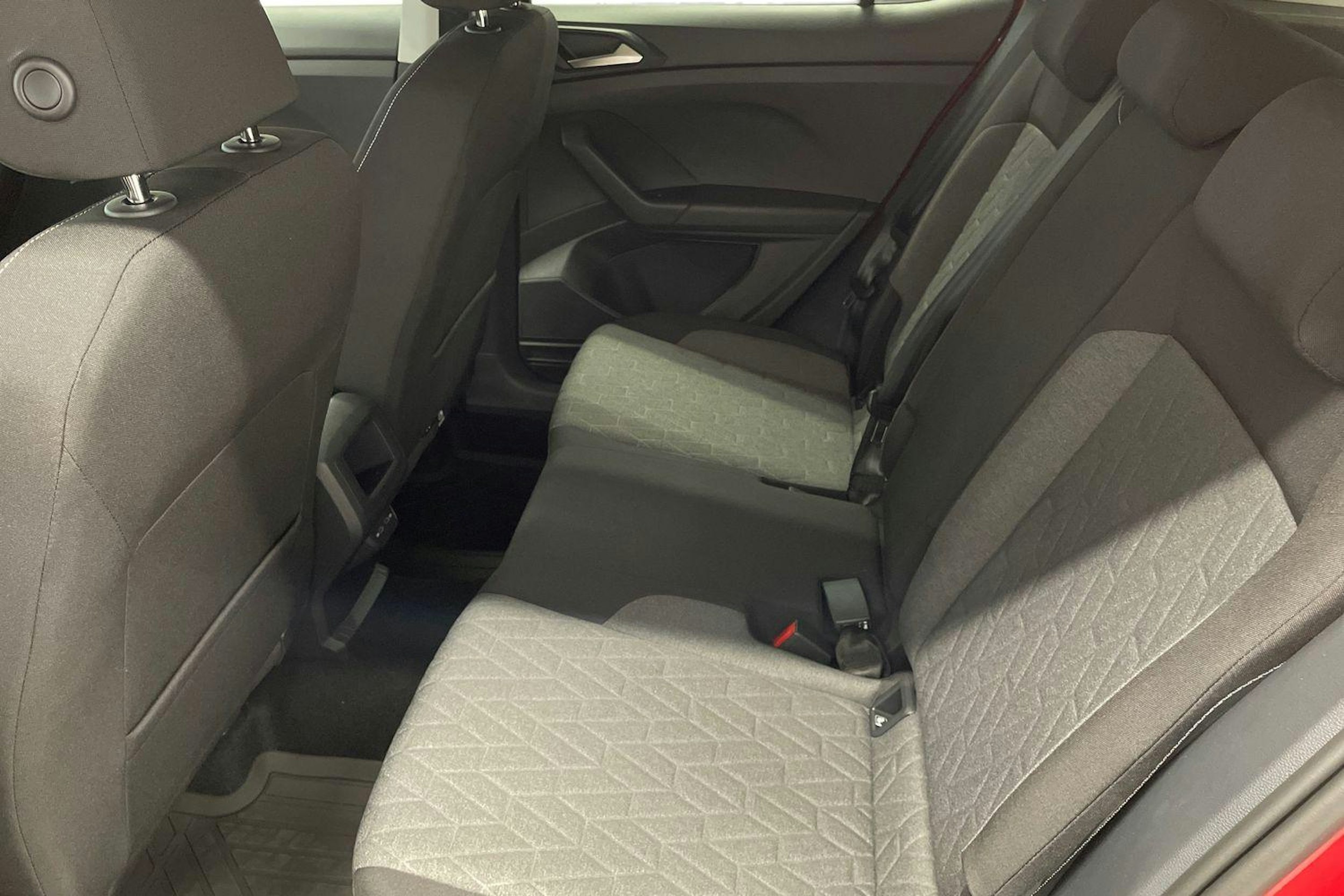punainen Volkswagen T-Cross 2025 kuva 8.