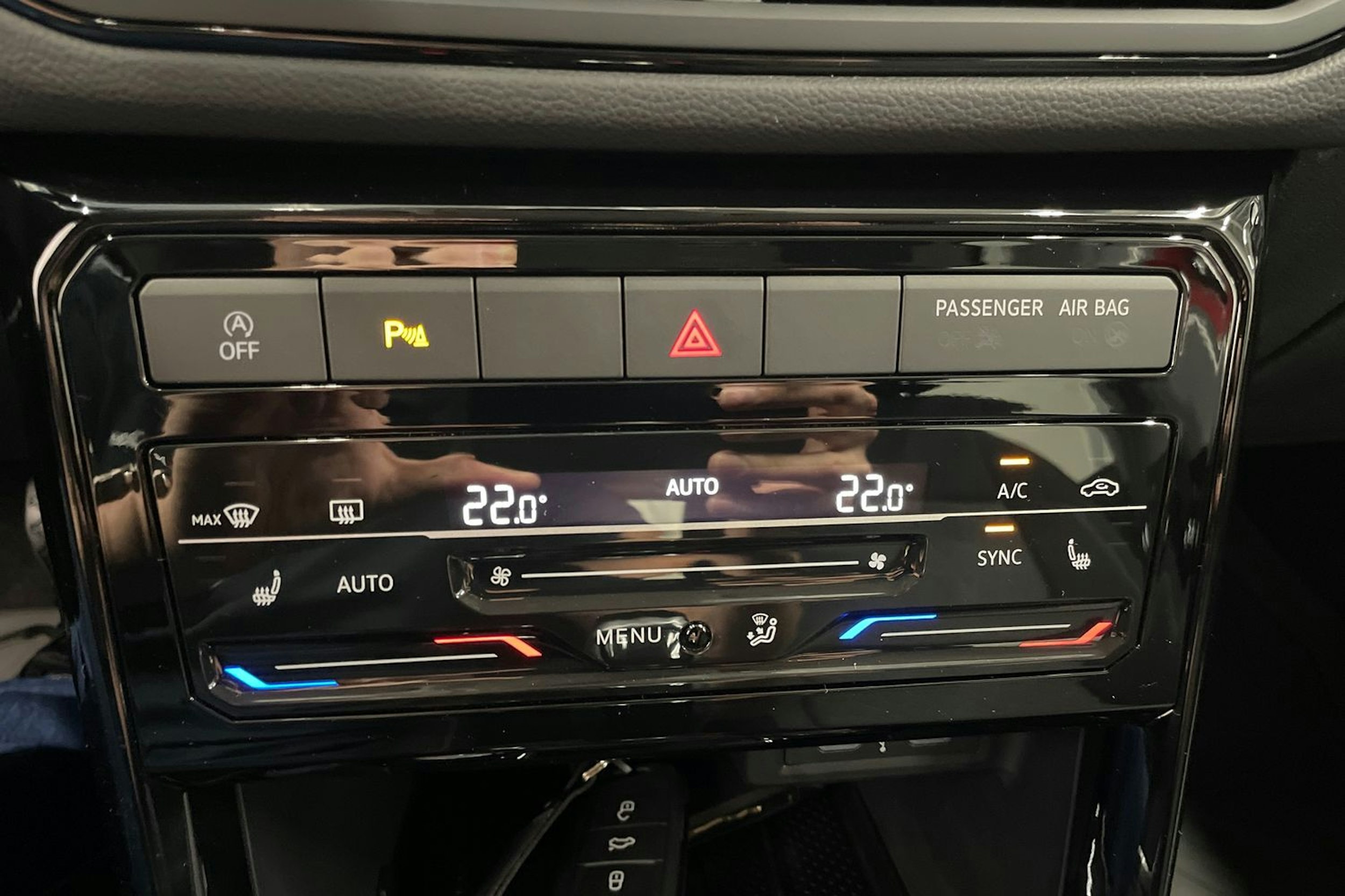 punainen Volkswagen T-Cross 2025 kuva 11.