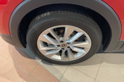 met. punainen Volkswagen T-Cross 2025 kuva 9.