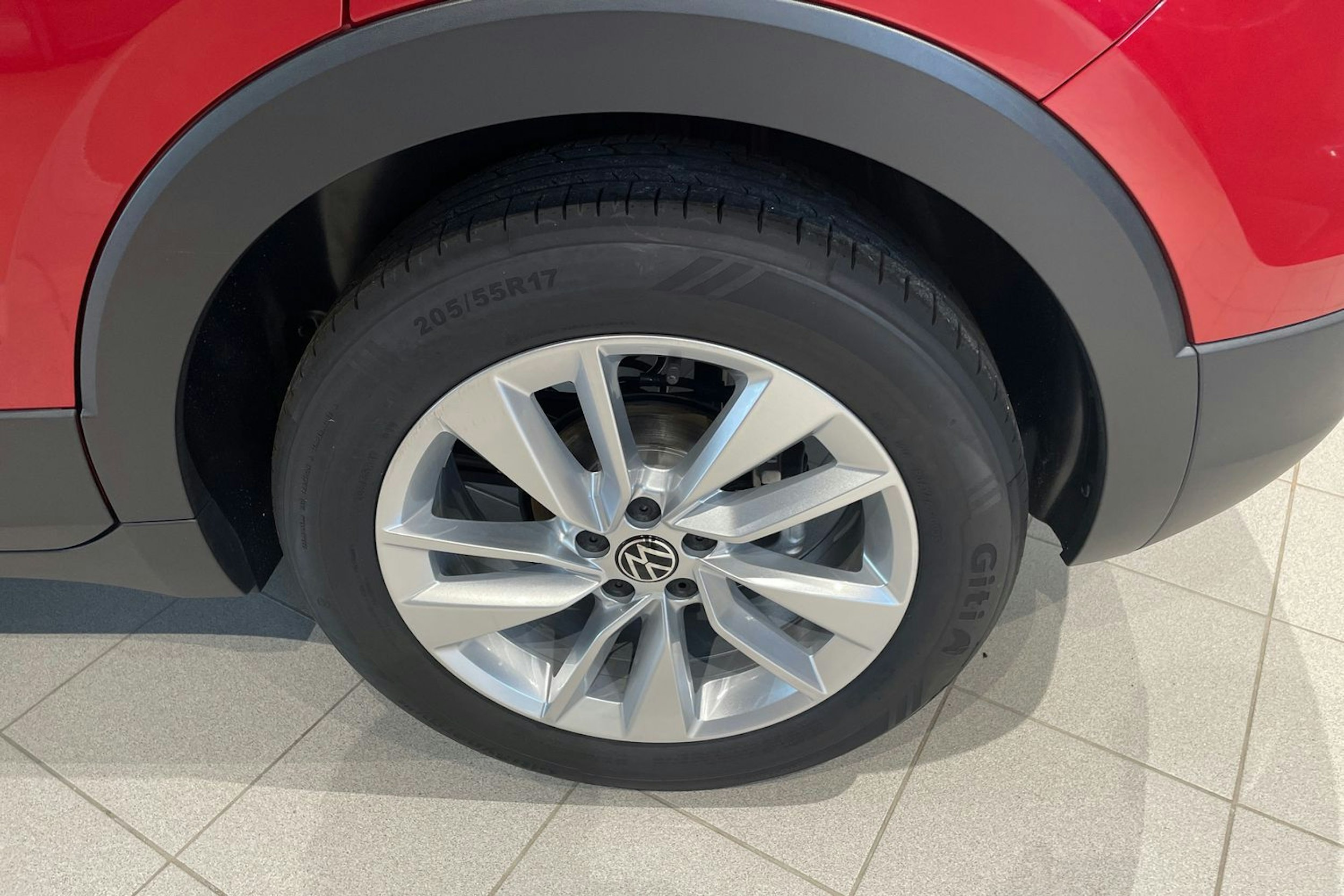 met. punainen Volkswagen T-Cross 2025 kuva 10.