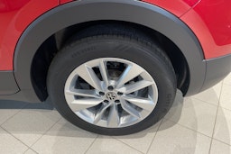 met. punainen Volkswagen T-Cross 2025 kuva 10.