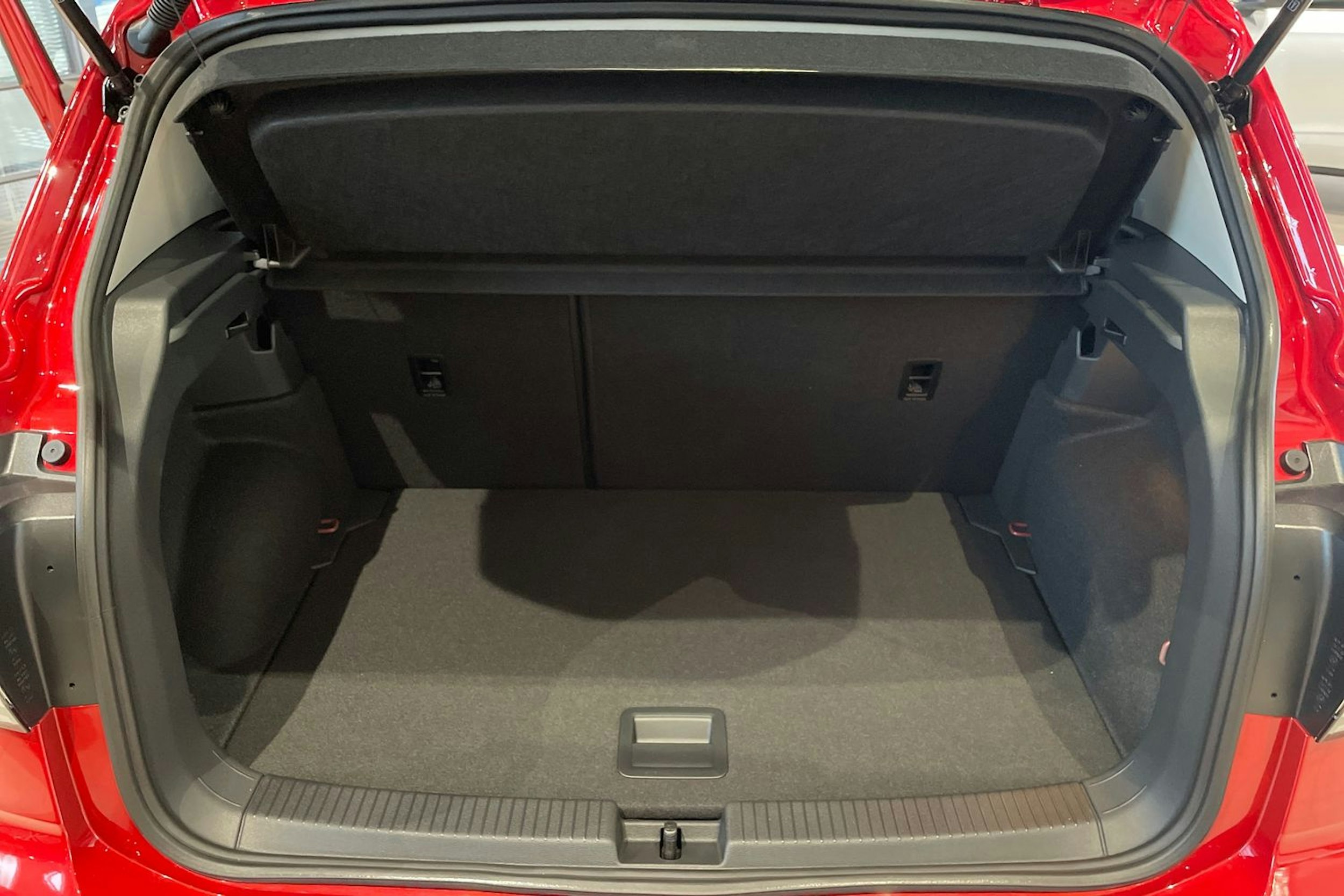 met. punainen Volkswagen T-Cross 2025 kuva 11.