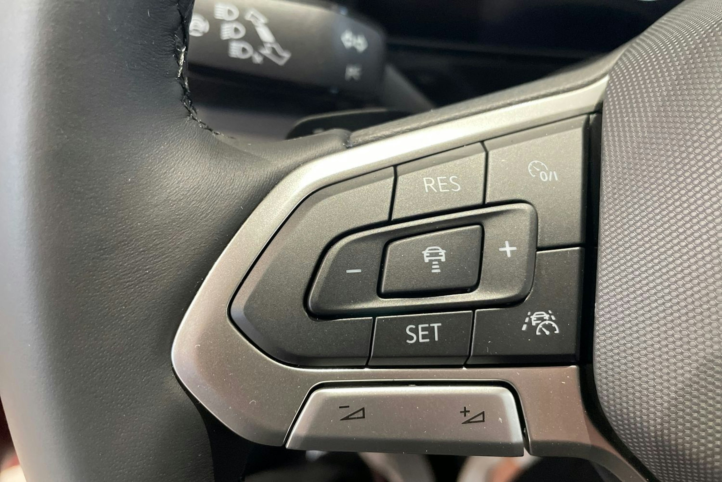 met. punainen Volkswagen T-Cross 2025 kuva 13.