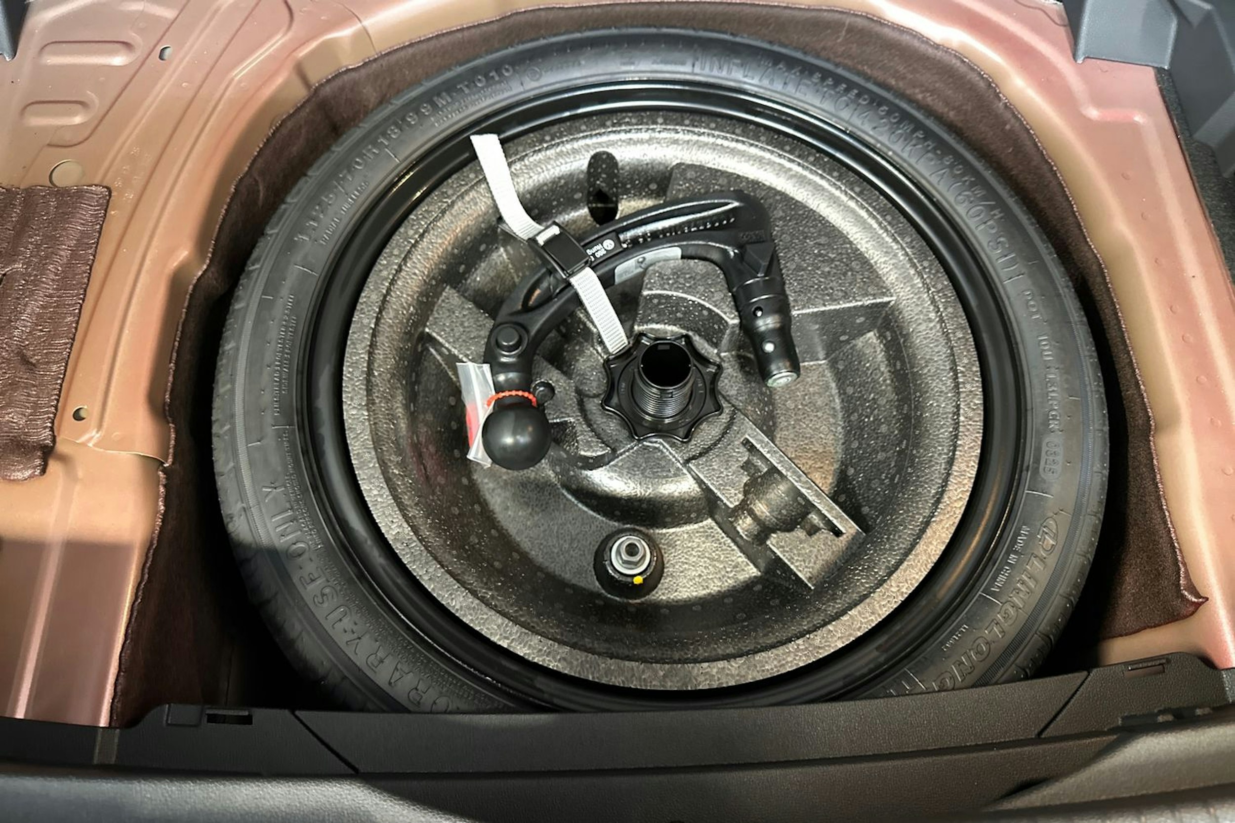punainen Volkswagen T-Cross 2025 kuva 12.