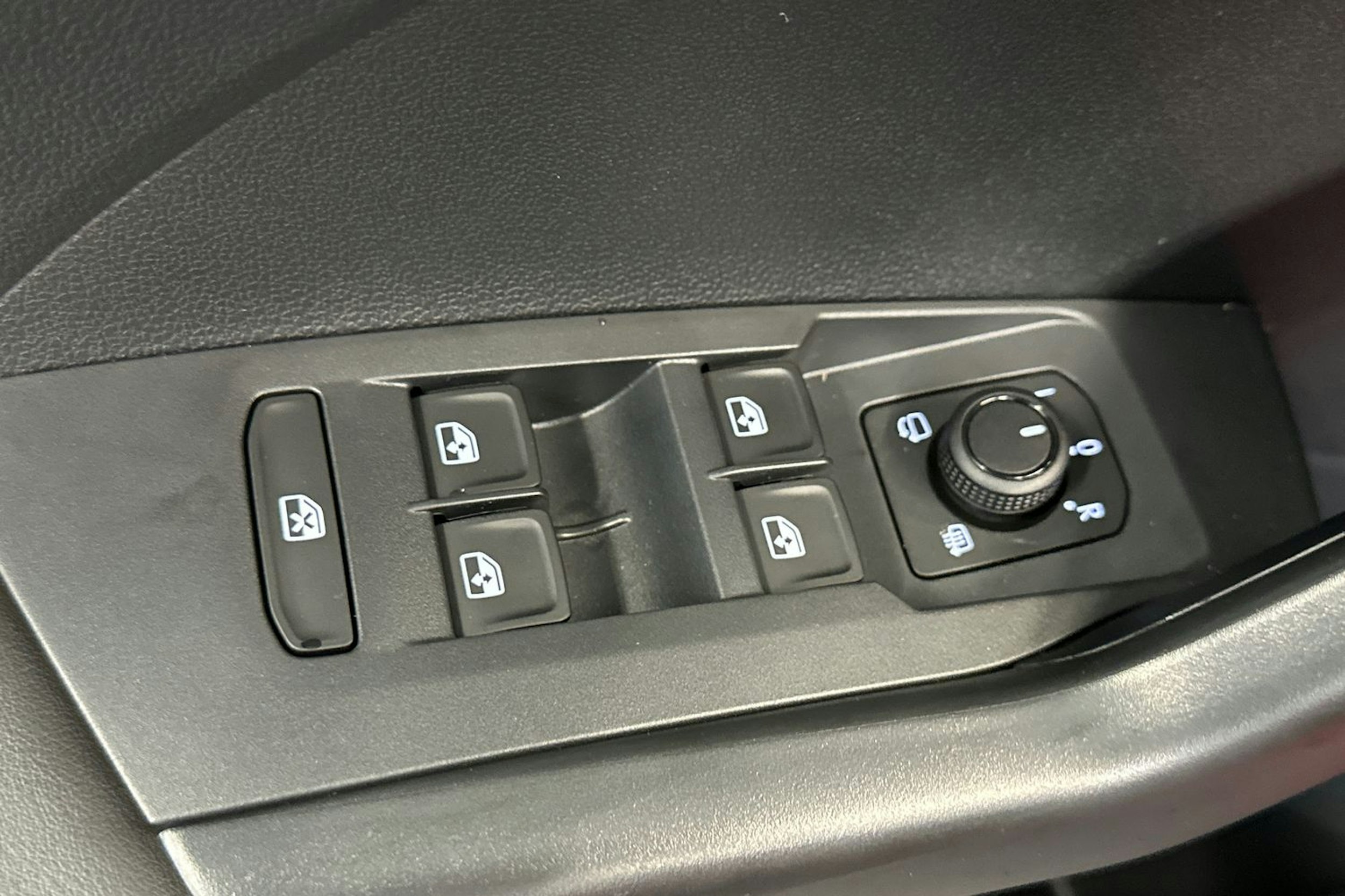 punainen Volkswagen T-Cross 2025 kuva 13.