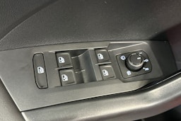 punainen Volkswagen T-Cross 2025 kuva 13.
