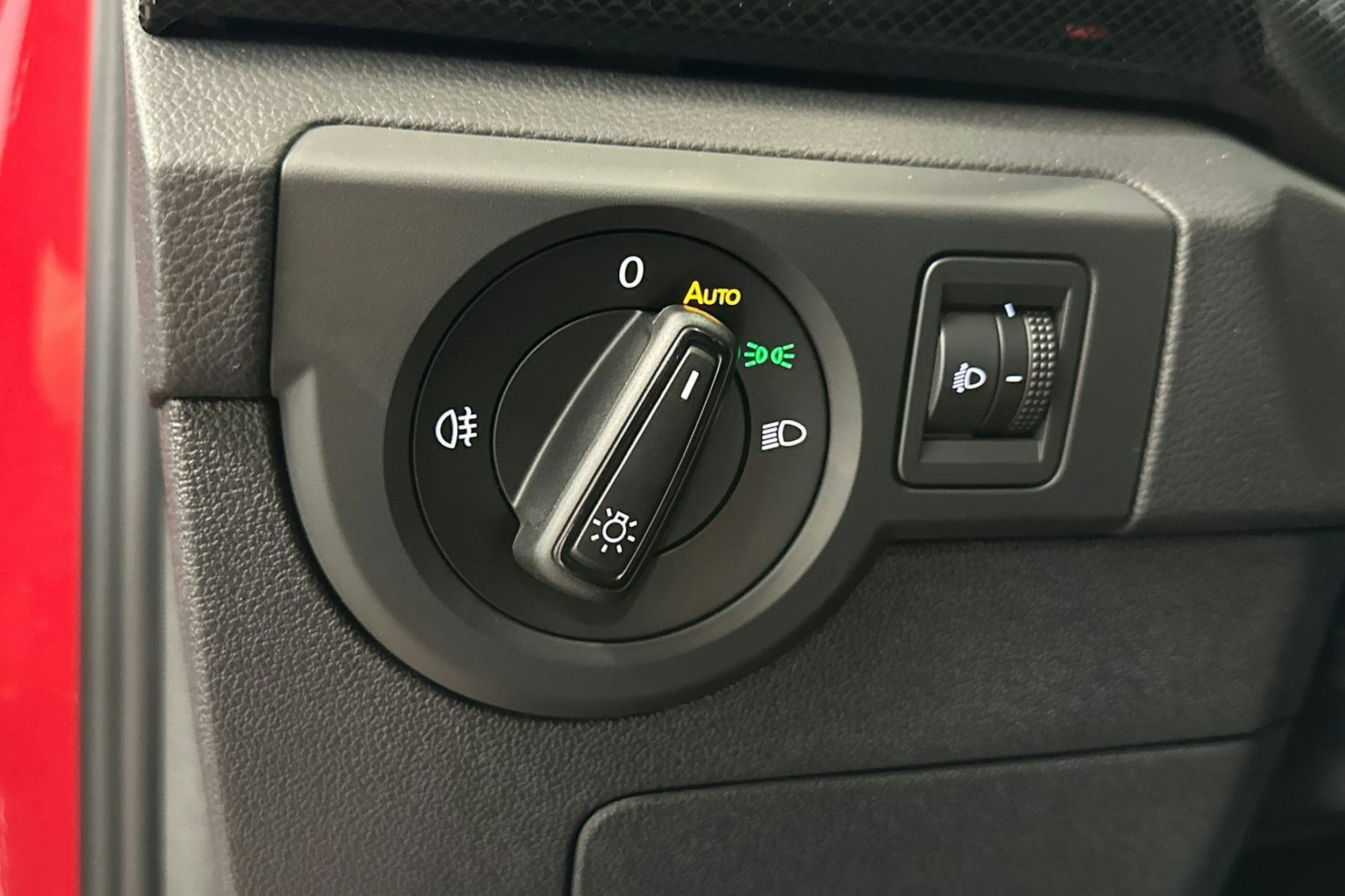 punainen Volkswagen T-Cross 2025 kuva 15.