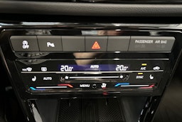 punainen Volkswagen T-Cross 2025 kuva 23.
