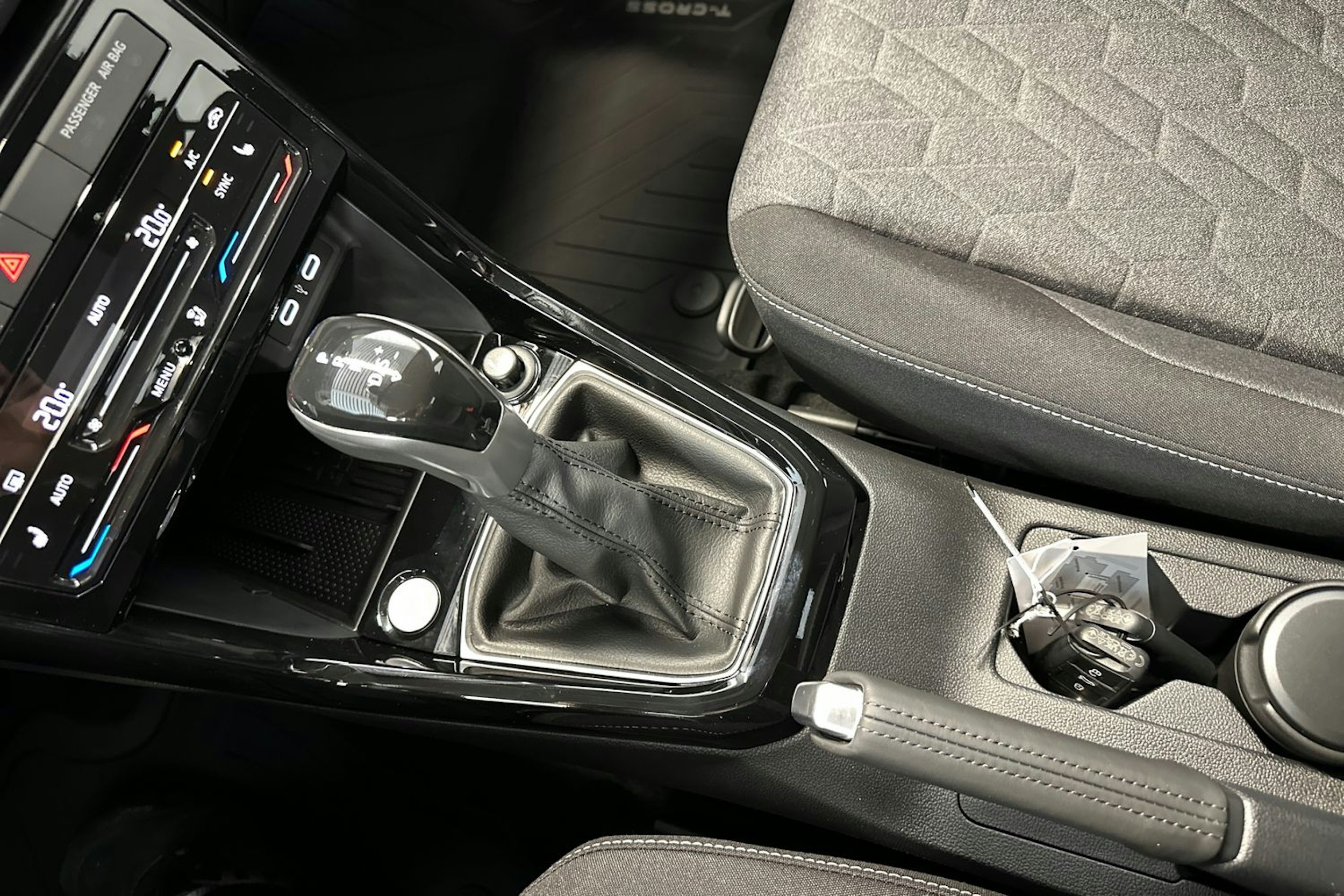 punainen Volkswagen T-Cross 2025 kuva 25.