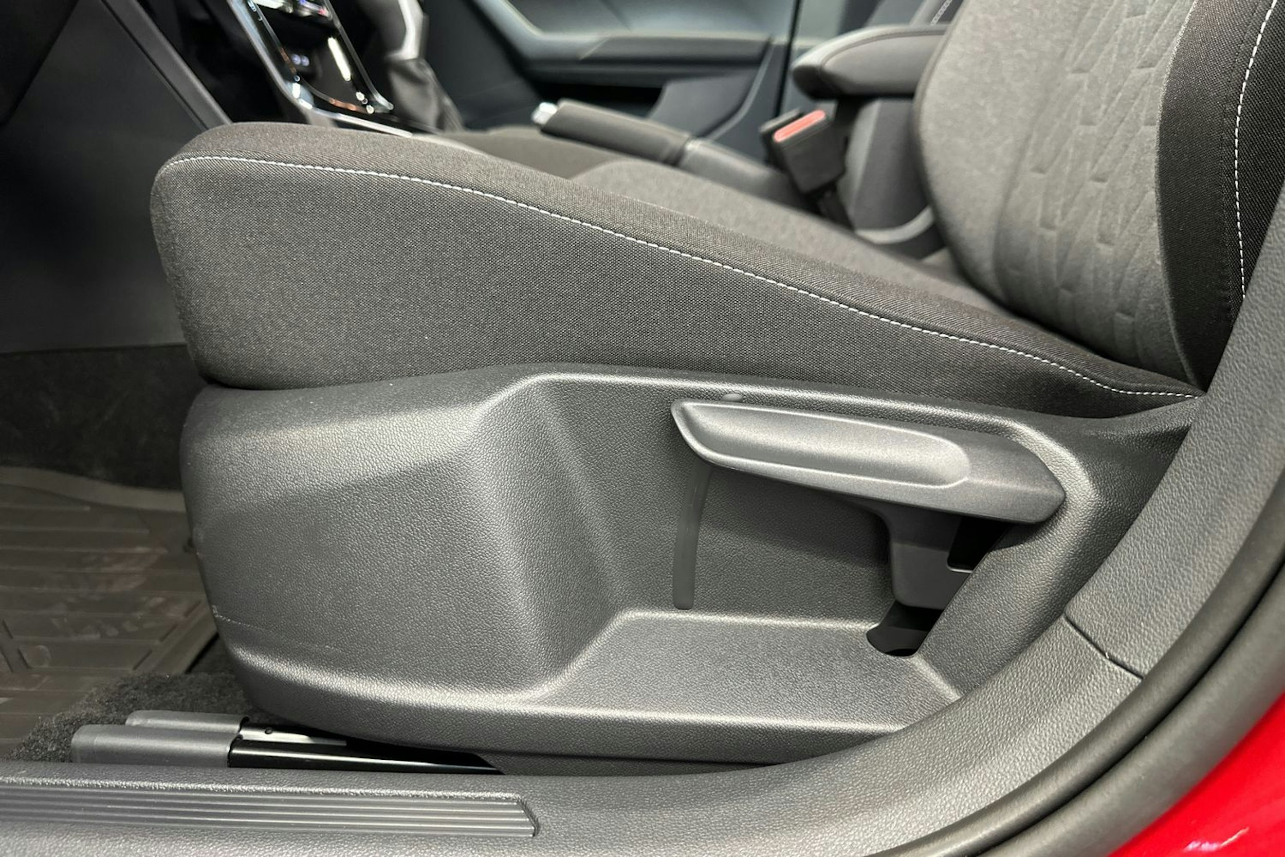 punainen Volkswagen T-Cross 2025 kuva 30.