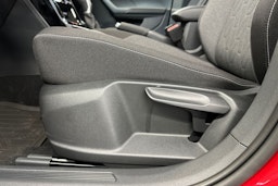 punainen Volkswagen T-Cross 2025 kuva 30.