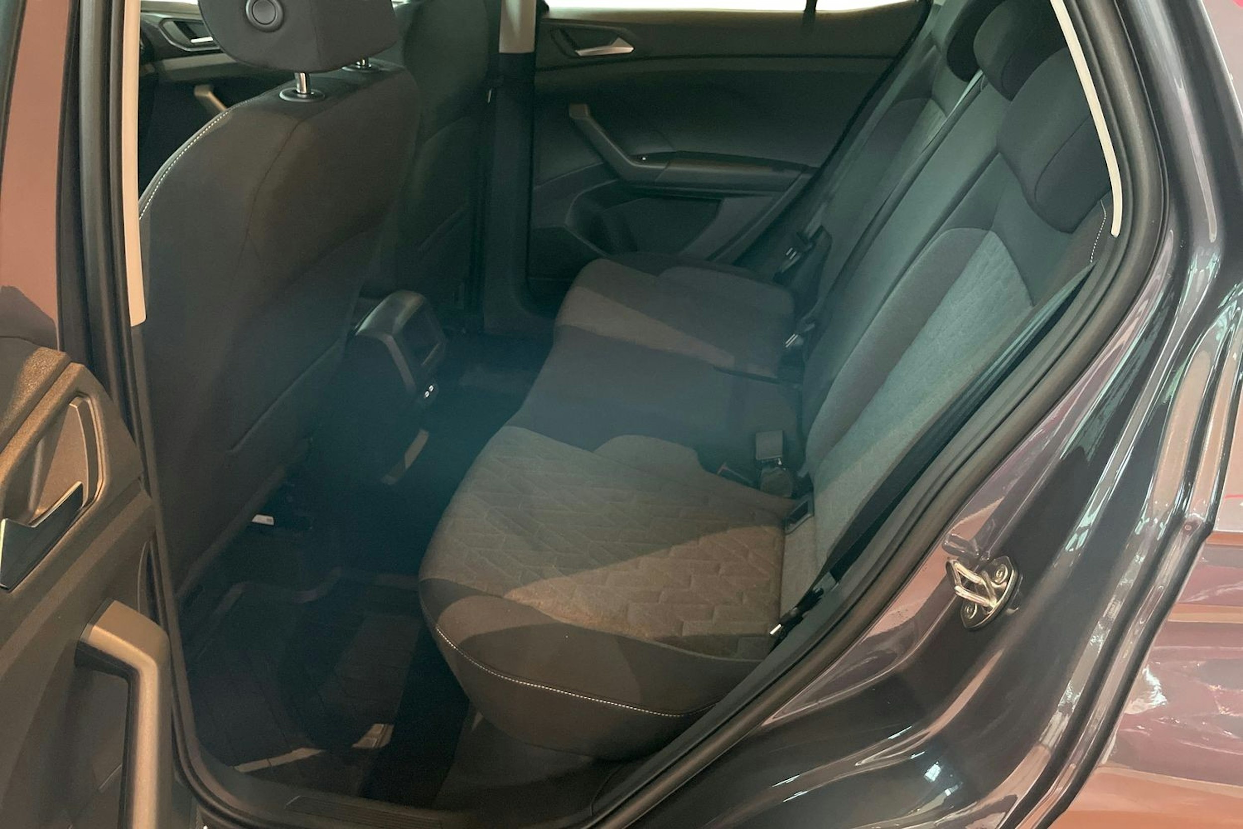 harmaa Volkswagen T-Cross 2025 kuva 8.