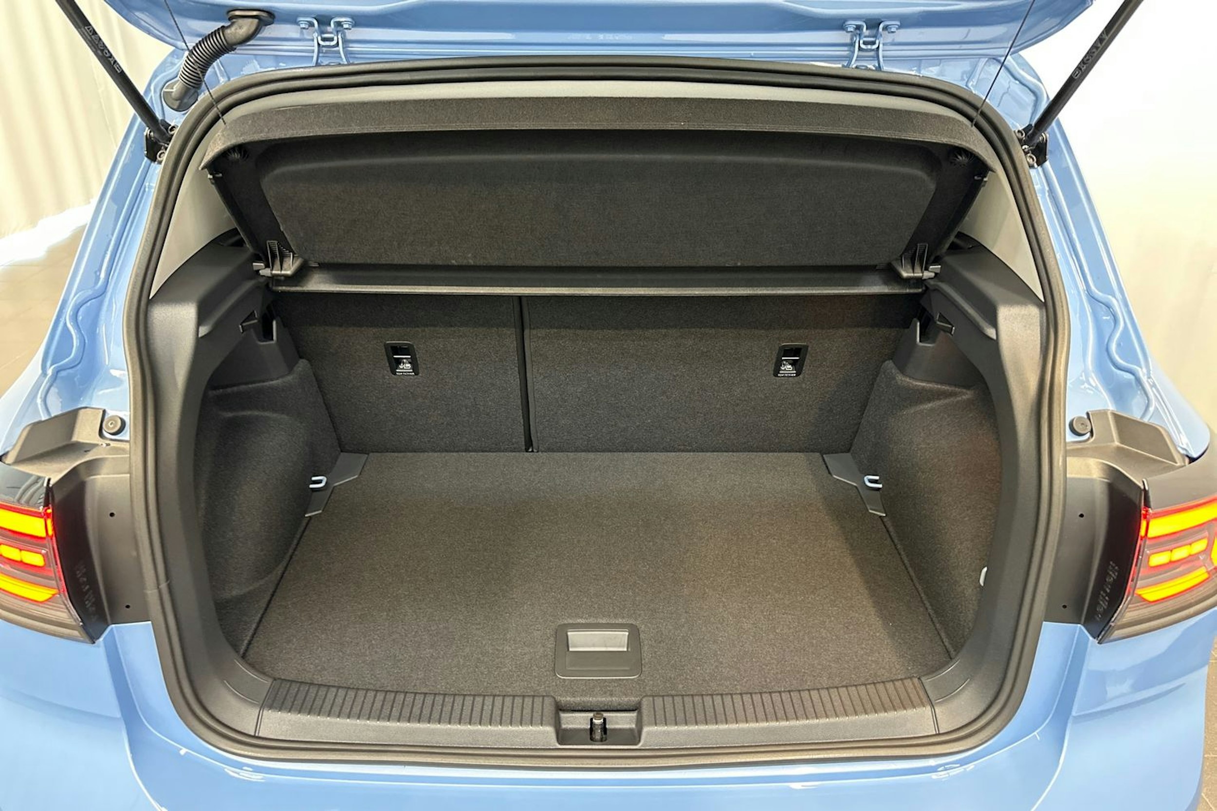 sininen Volkswagen T-Cross 2025 kuva 11.