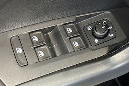 sininen Volkswagen T-Cross 2025 kuva 13.