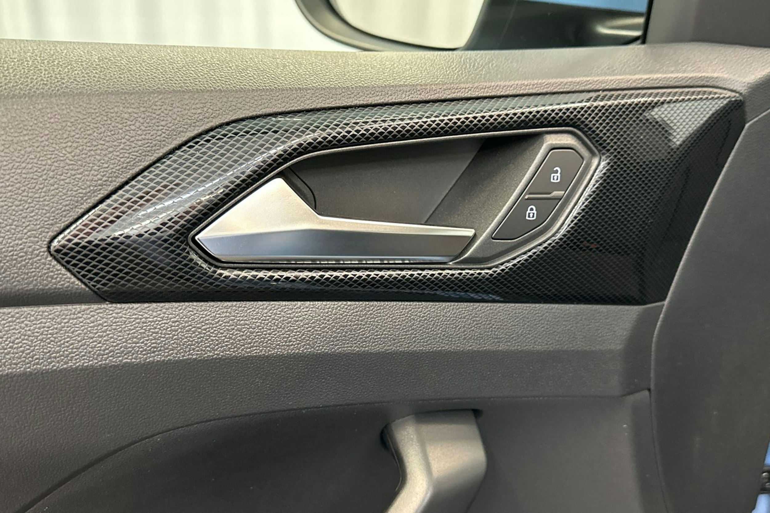 sininen Volkswagen T-Cross 2025 kuva 14.
