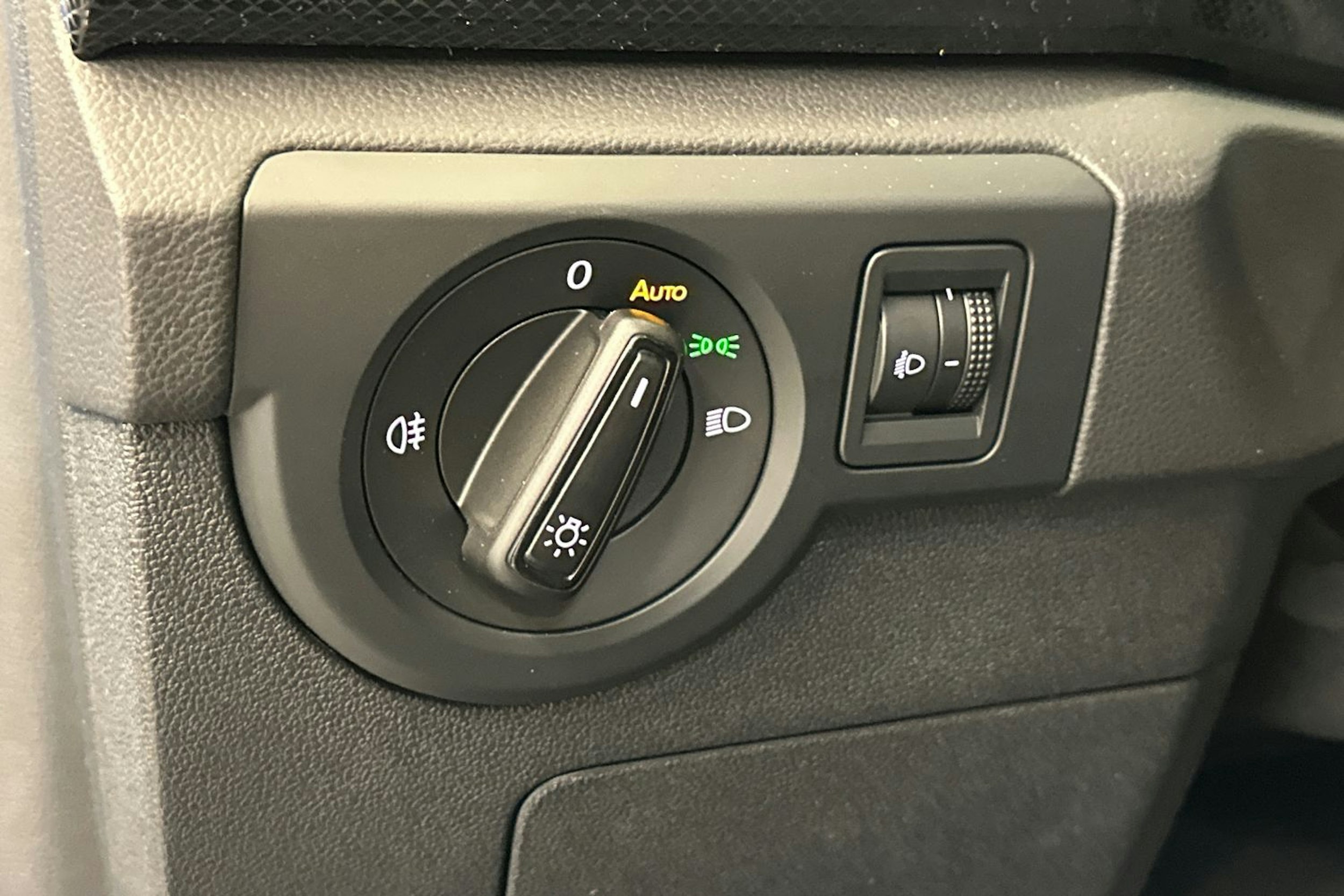 sininen Volkswagen T-Cross 2025 kuva 15.