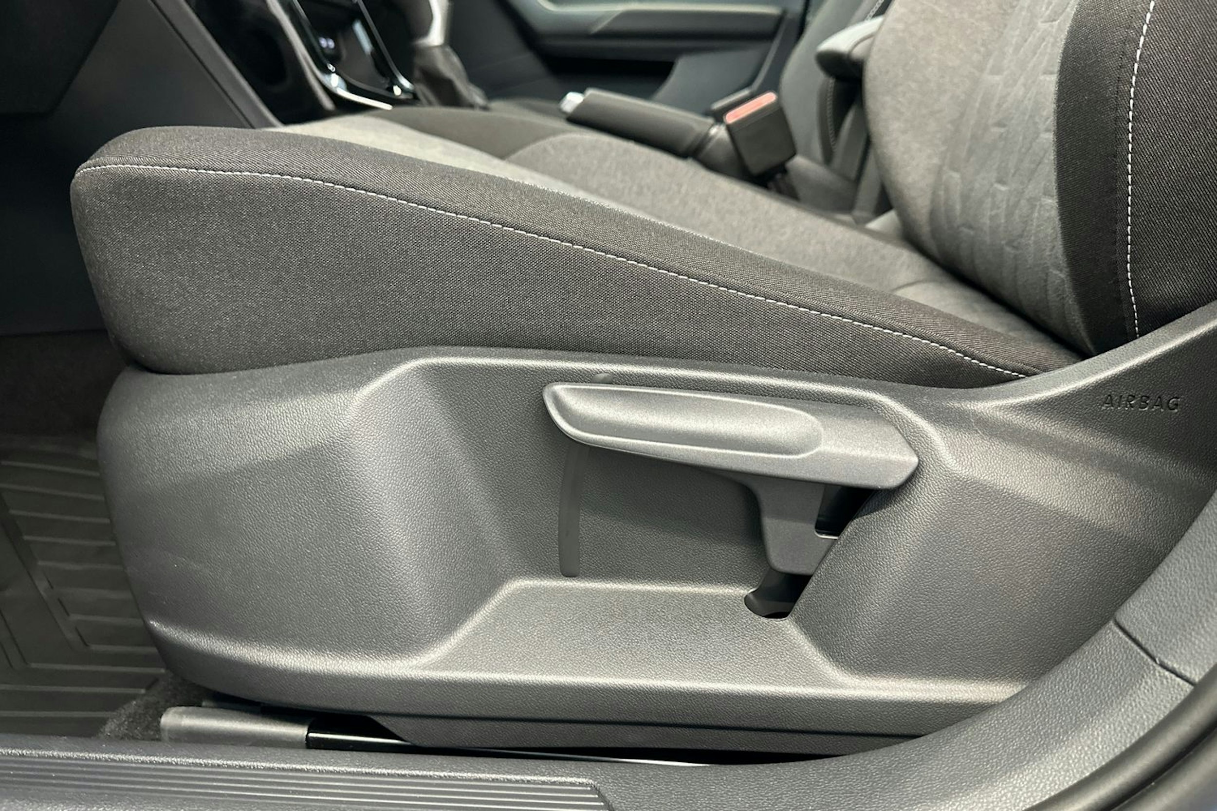 sininen Volkswagen T-Cross 2025 kuva 16.