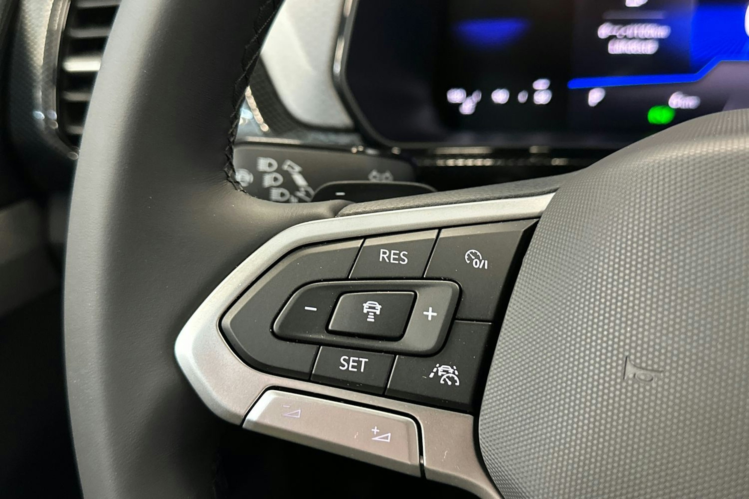 sininen Volkswagen T-Cross 2025 kuva 18.
