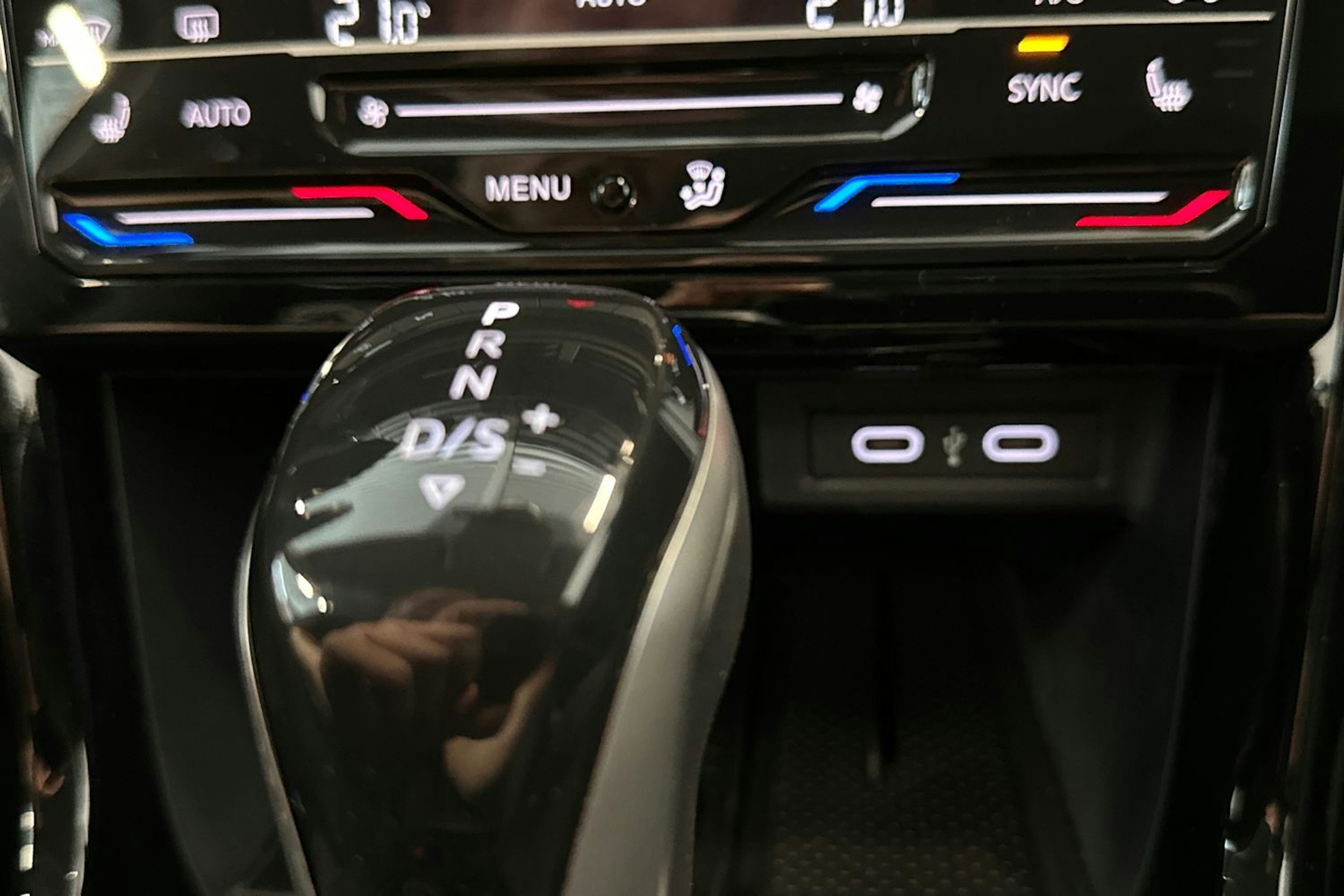 sininen Volkswagen T-Cross 2025 kuva 25.
