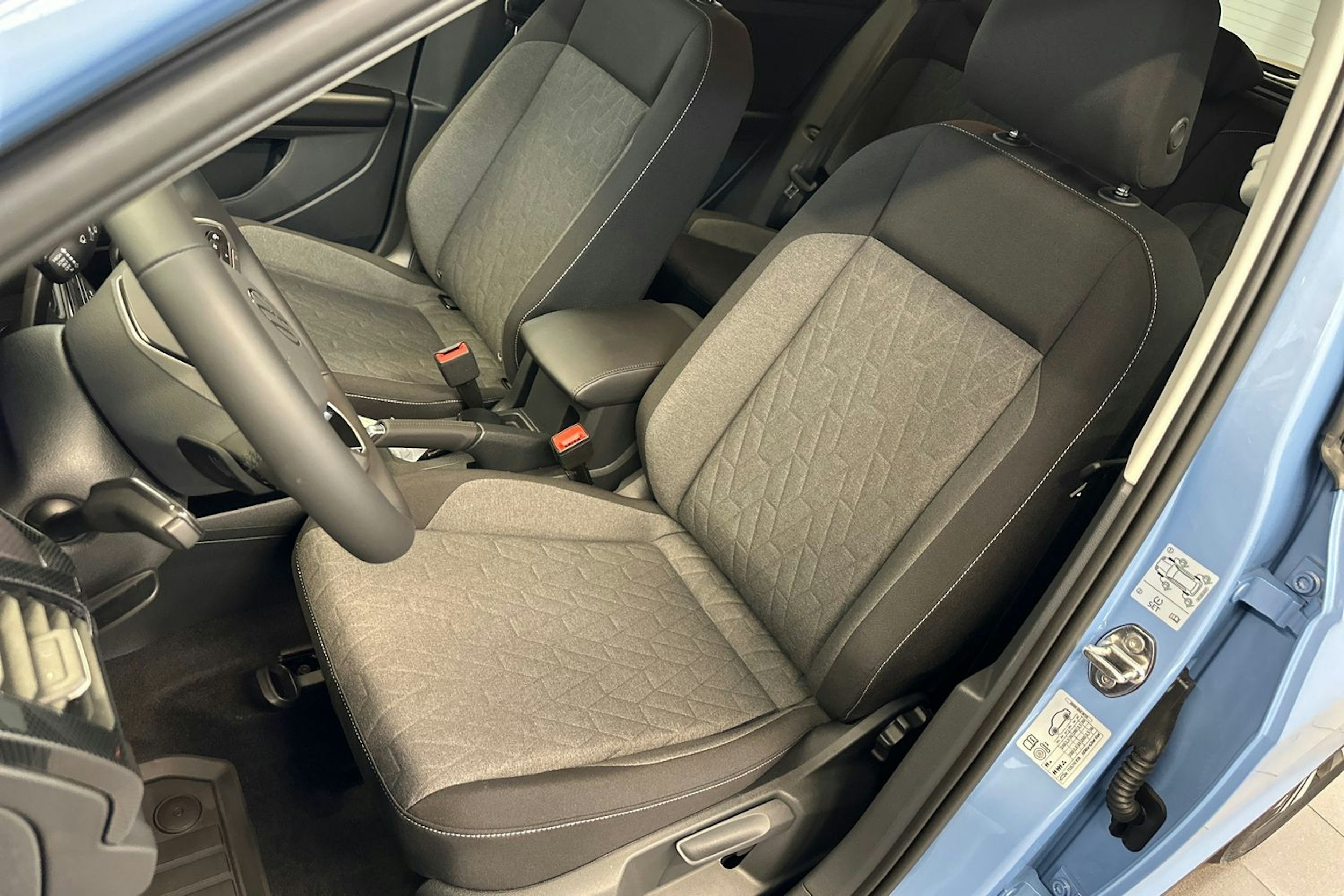 sininen Volkswagen T-Cross 2025 kuva 30.