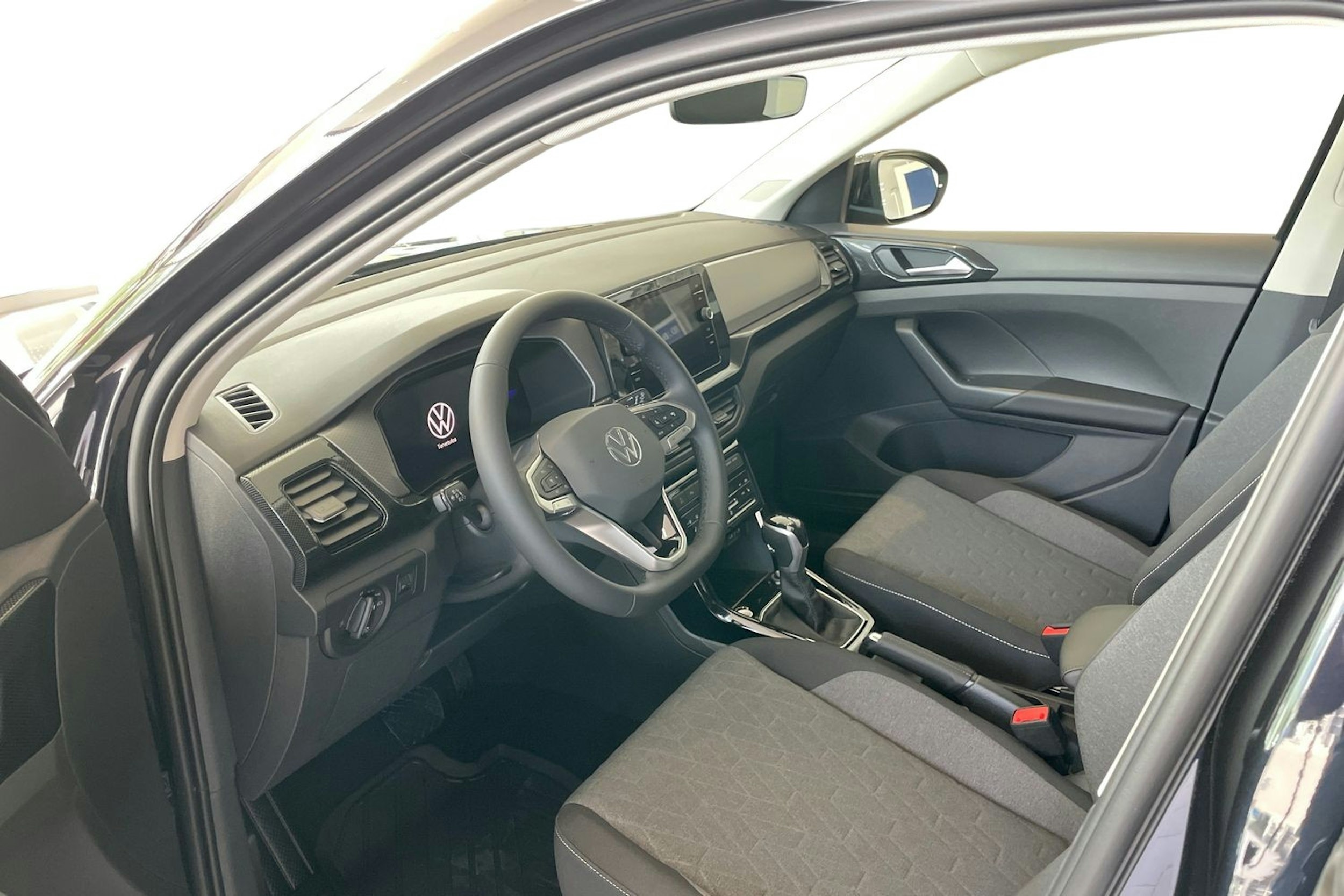 musta Volkswagen T-Cross 2025 kuva 6.