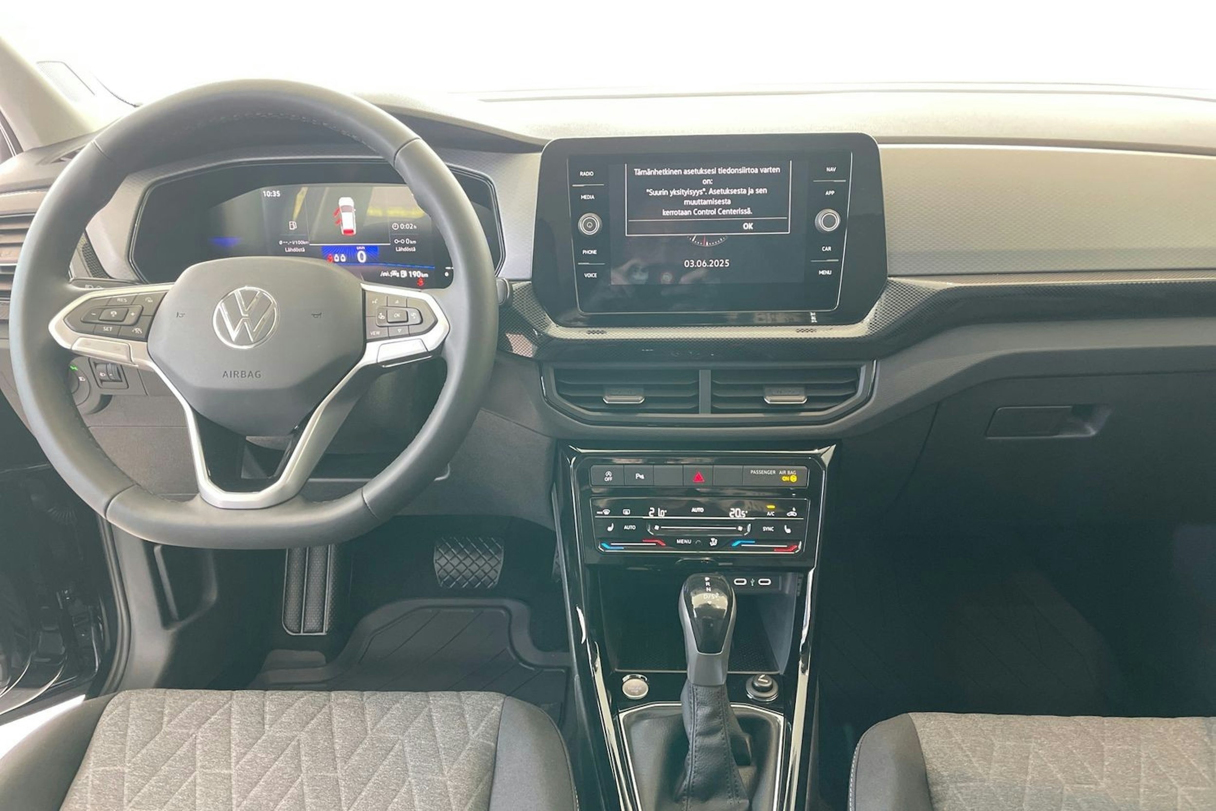 musta Volkswagen T-Cross 2025 kuva 7.