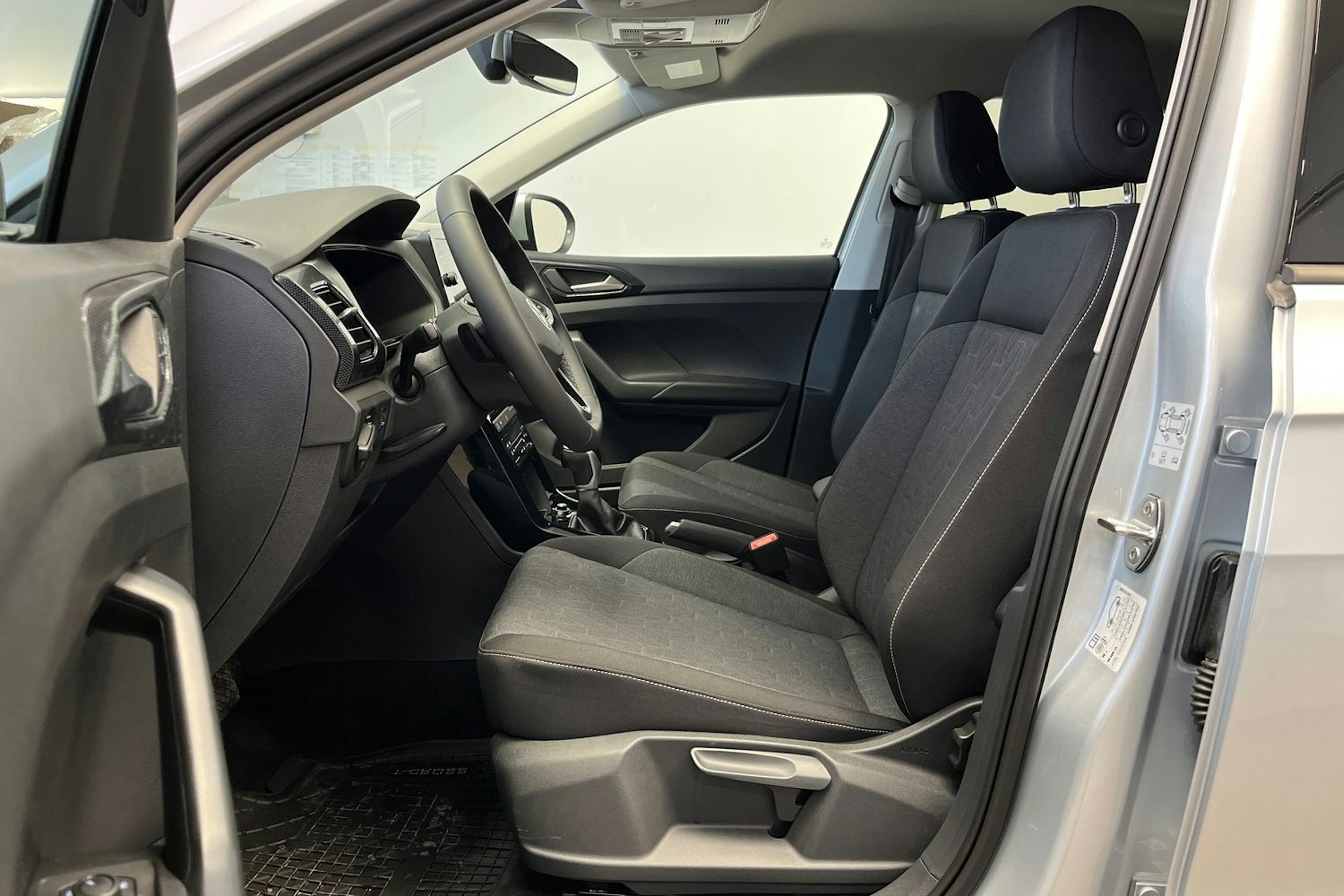harmaa Volkswagen T-Cross 2025 kuva 12.