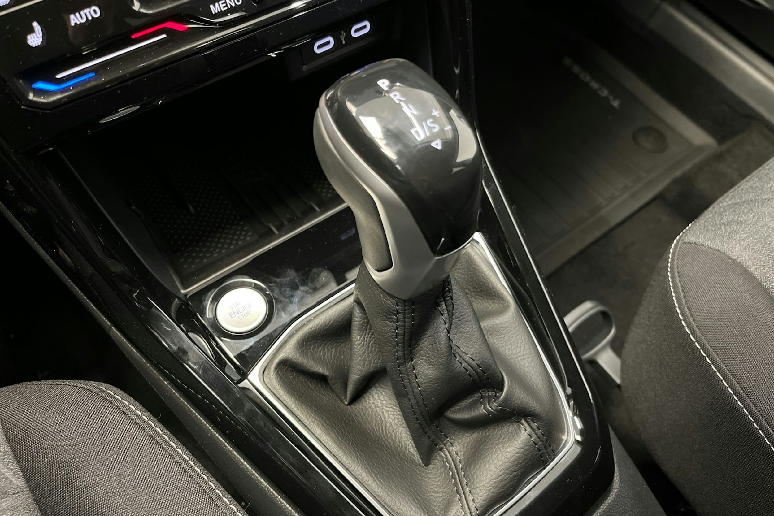 harmaa Volkswagen T-Cross 2025 kuva 15.