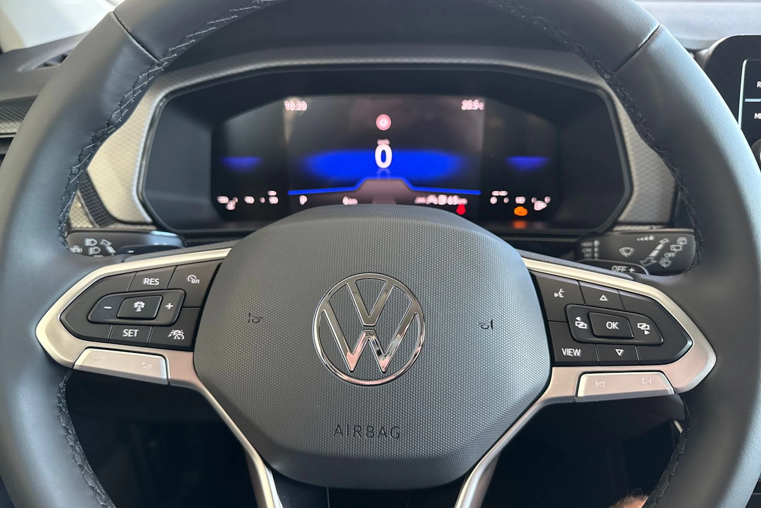 harmaa Volkswagen T-Cross 2026 kuva 12.