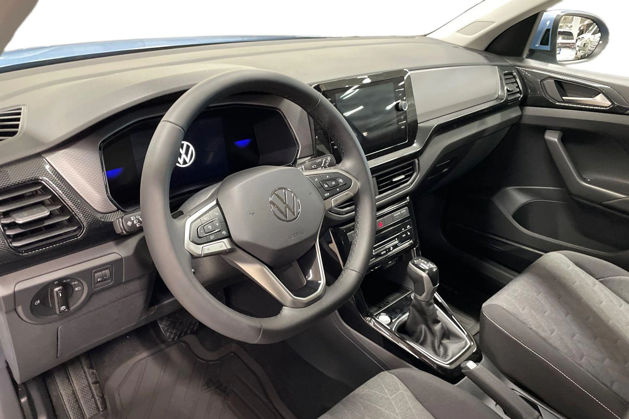 sininen Volkswagen T-Cross 2026 kuva 6.