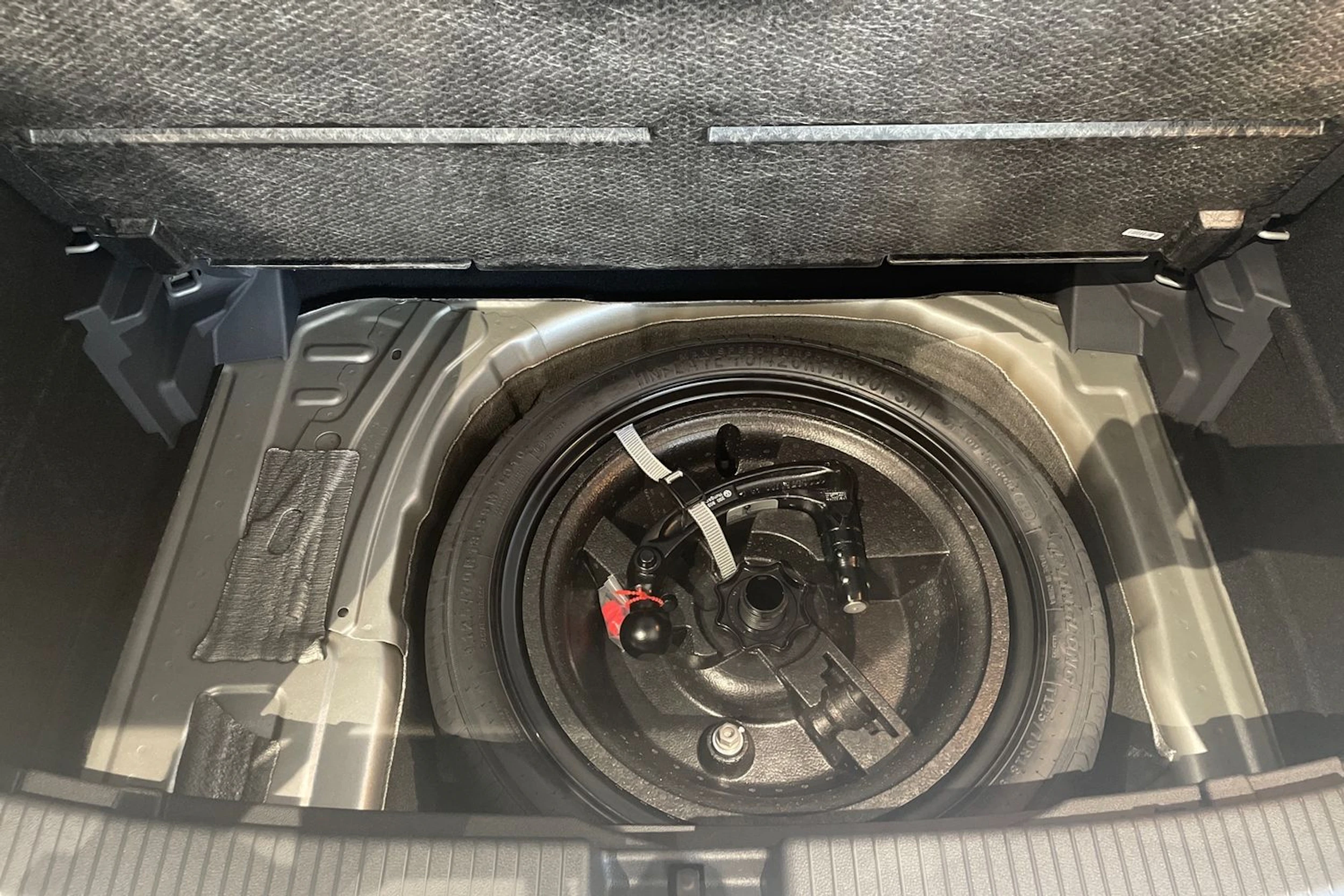 harmaa Volkswagen T-Cross 2026 kuva 13.